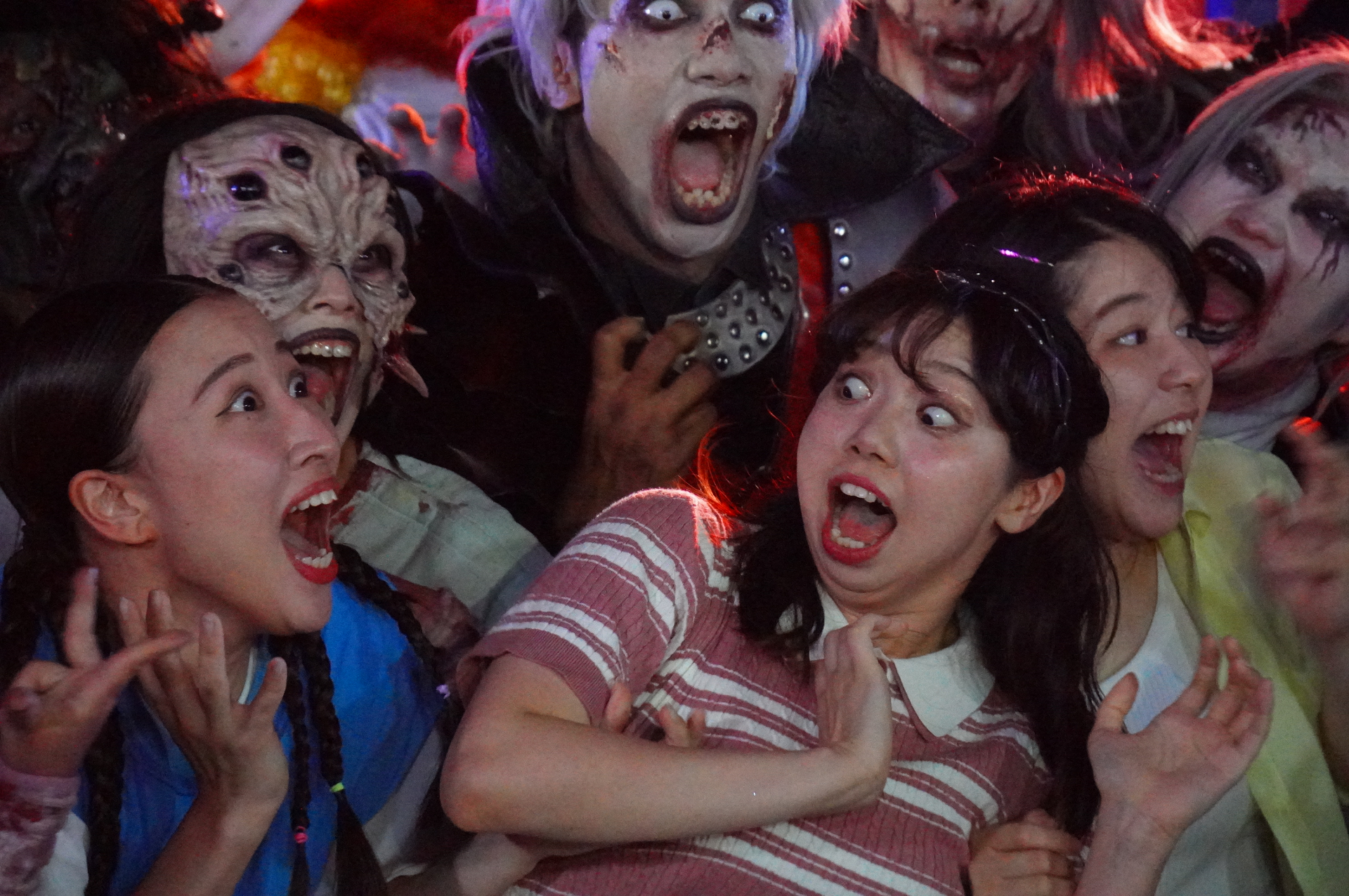 USJ「ハロウィーン2025」がいよいよ開幕。夜はパーク中にあふれた大量のゾンビがゲストに襲いかかる！