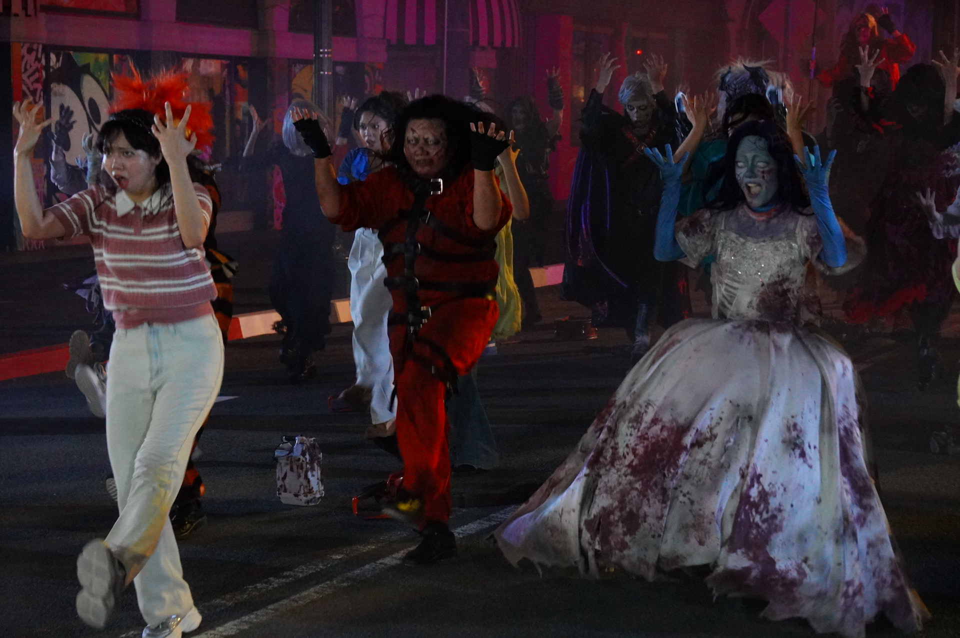 描き下ろし楽曲「SO BAD」とゾンビダンサーのかっこいいパフォーマンスが楽しめる