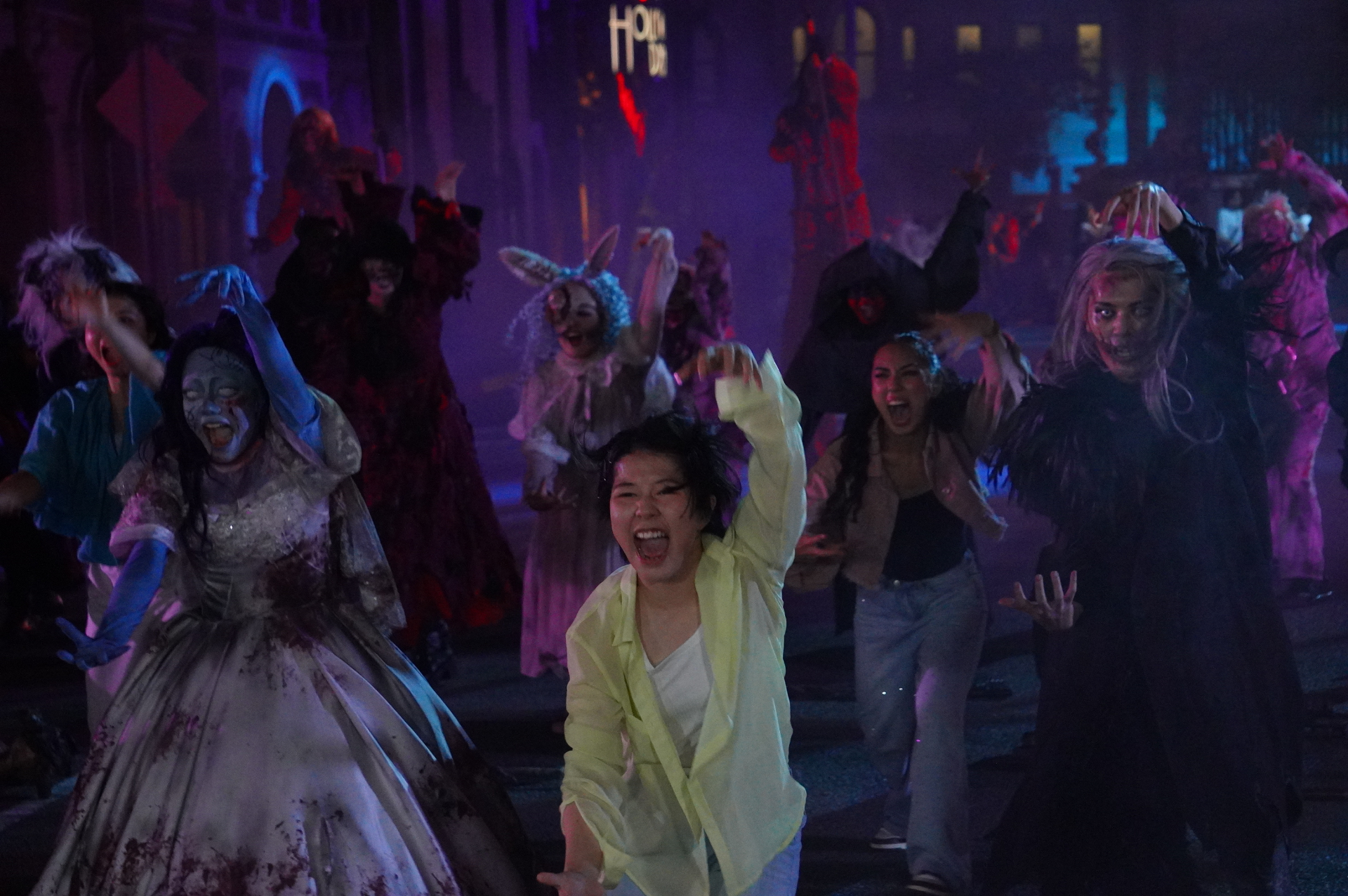 描き下ろし楽曲「SO BAD」とゾンビダンサーのかっこいいパフォーマンスが楽しめる