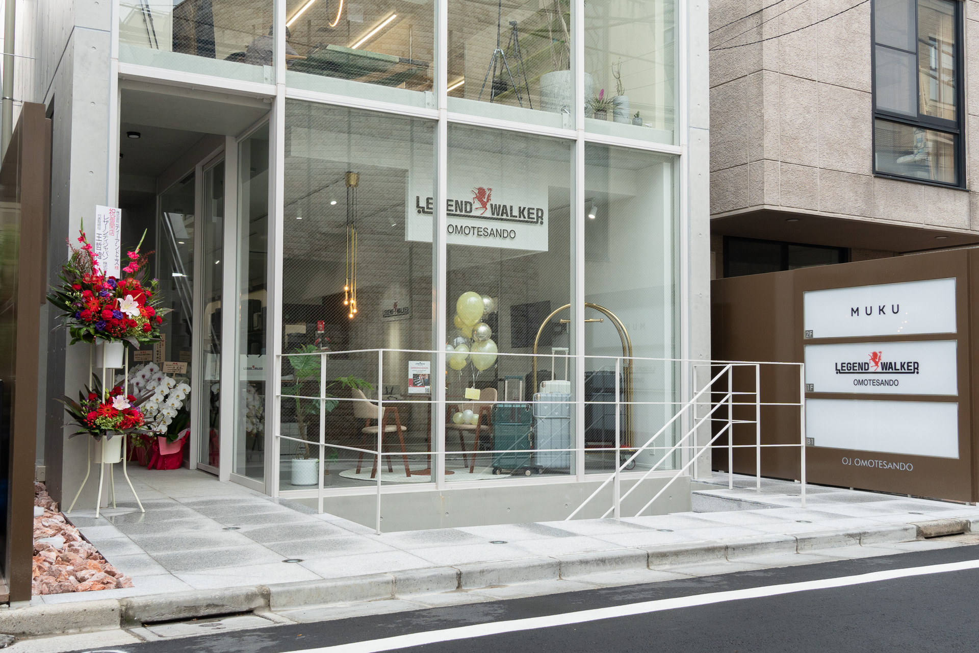 「LEGEND WALKER OMOTESANDO Flagship Store」（東京都渋谷区神宮前4-14-20）