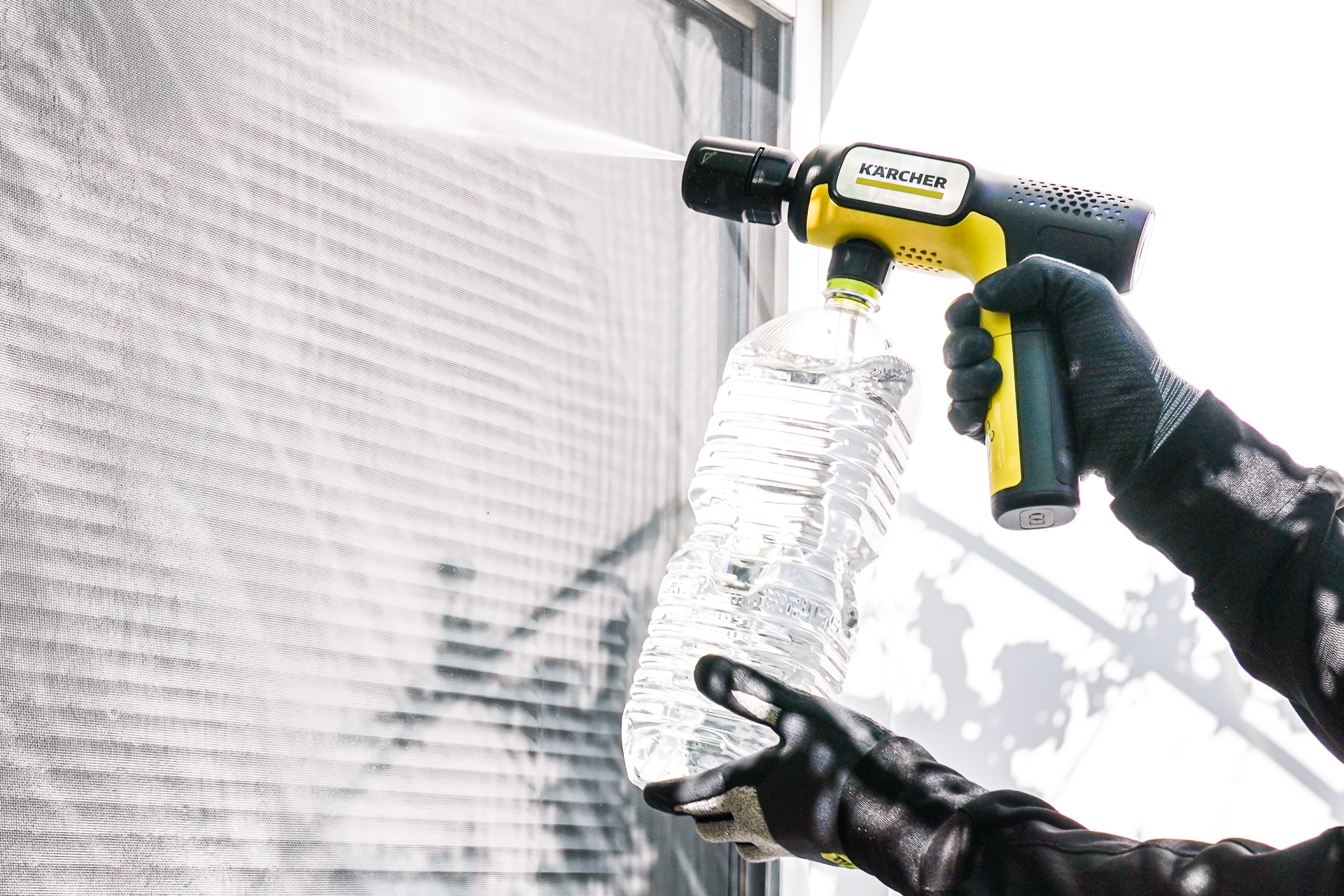 バッテリー内蔵でどこでも使えるモバイル高圧洗浄機、ケルヒャー「OC Handy Compact（ハンディエア）」