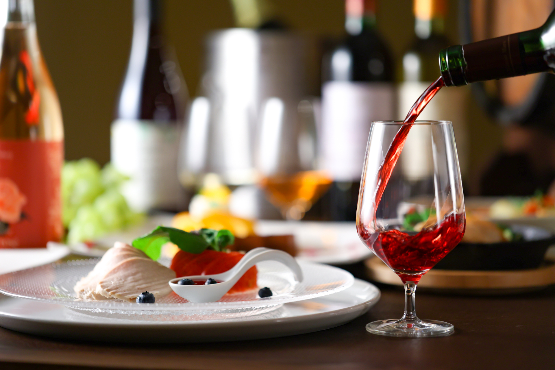 山梨ワイン飲み放題が名物の「大江戸温泉物語 ホテル新光」で秋のバイキングとペアリングが楽しめる