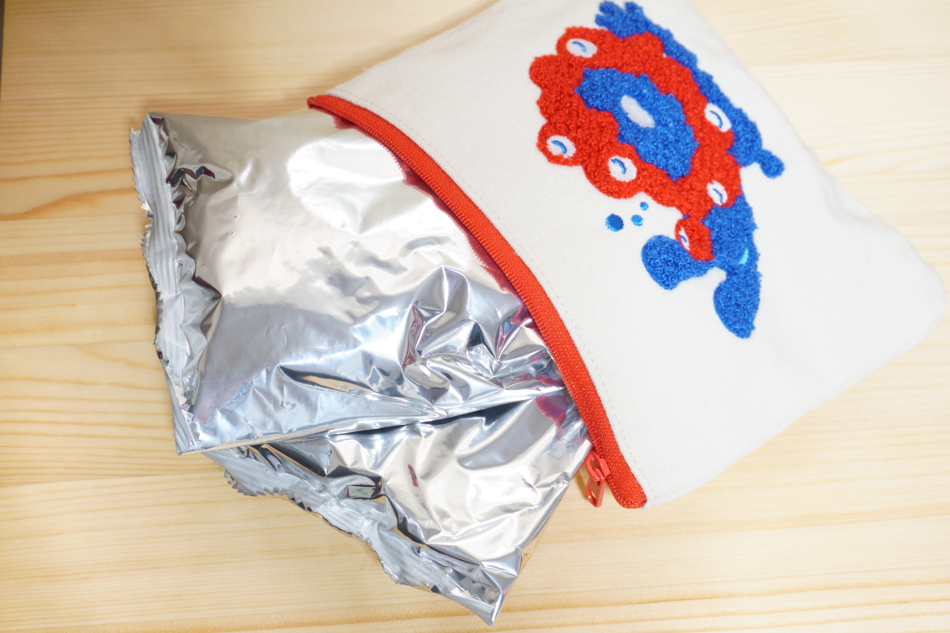 スナック菓子が2袋入っている