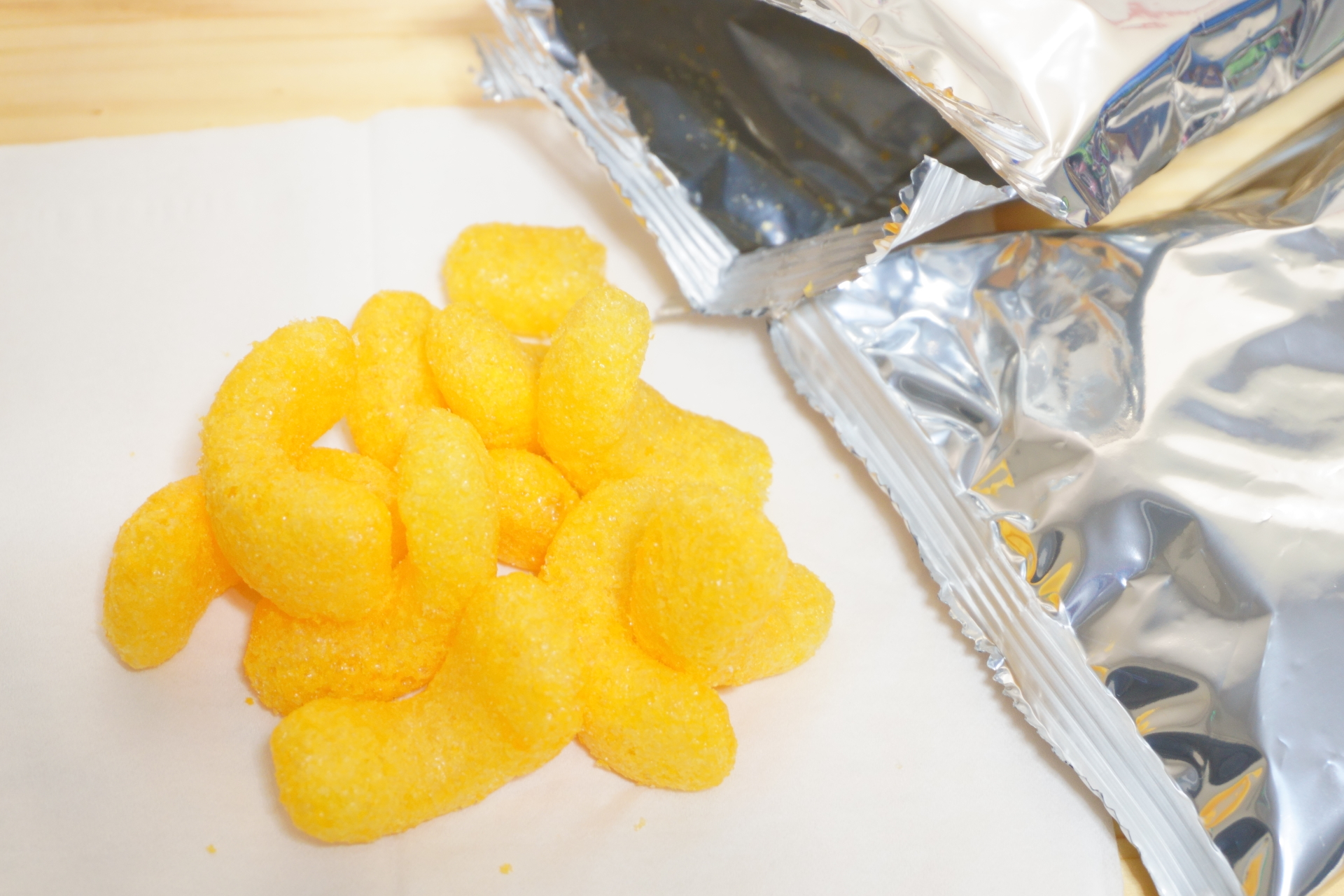 味は「カ○ル チーズあじ」に近いかも