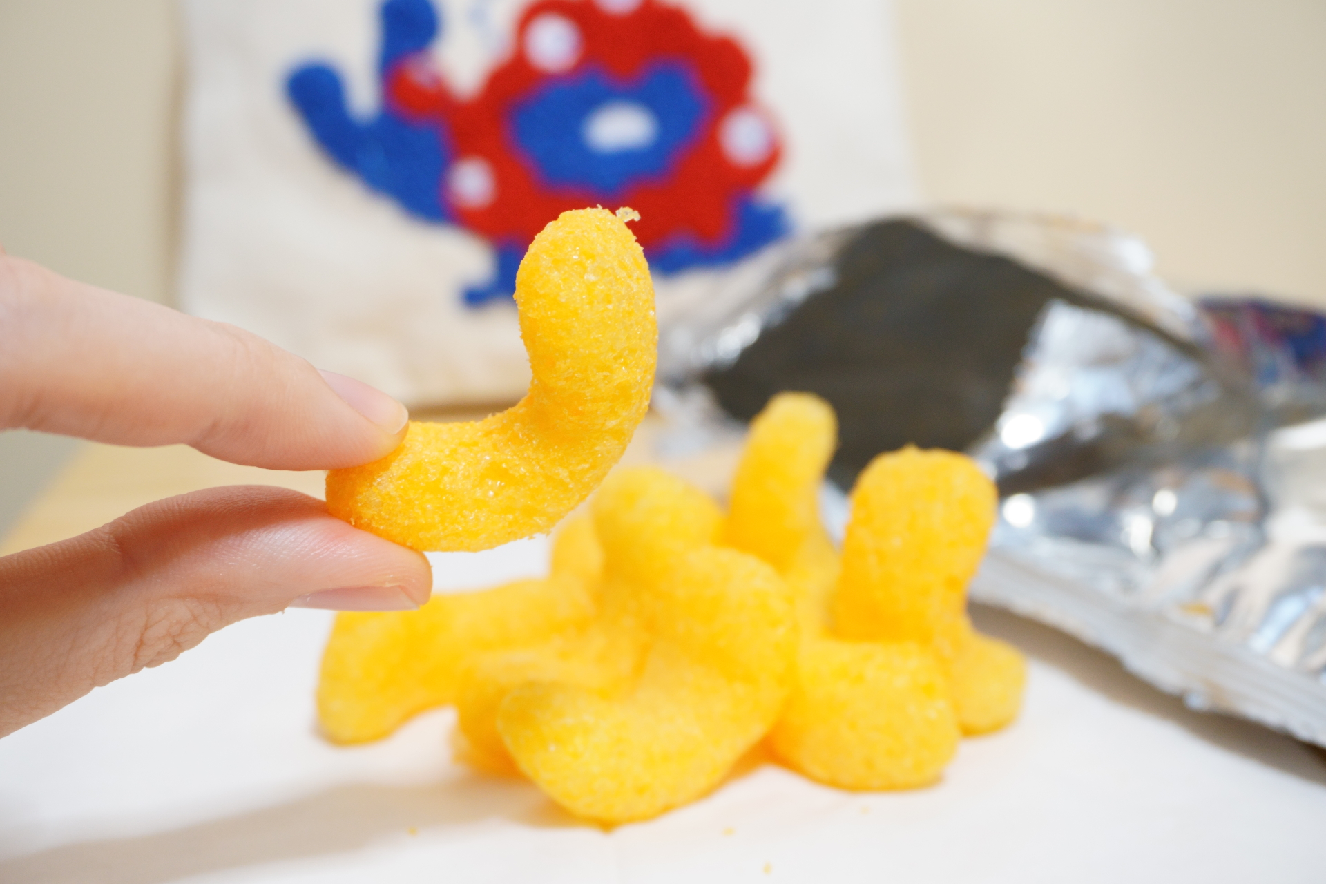 味は「カ○ル チーズあじ」に近いかも