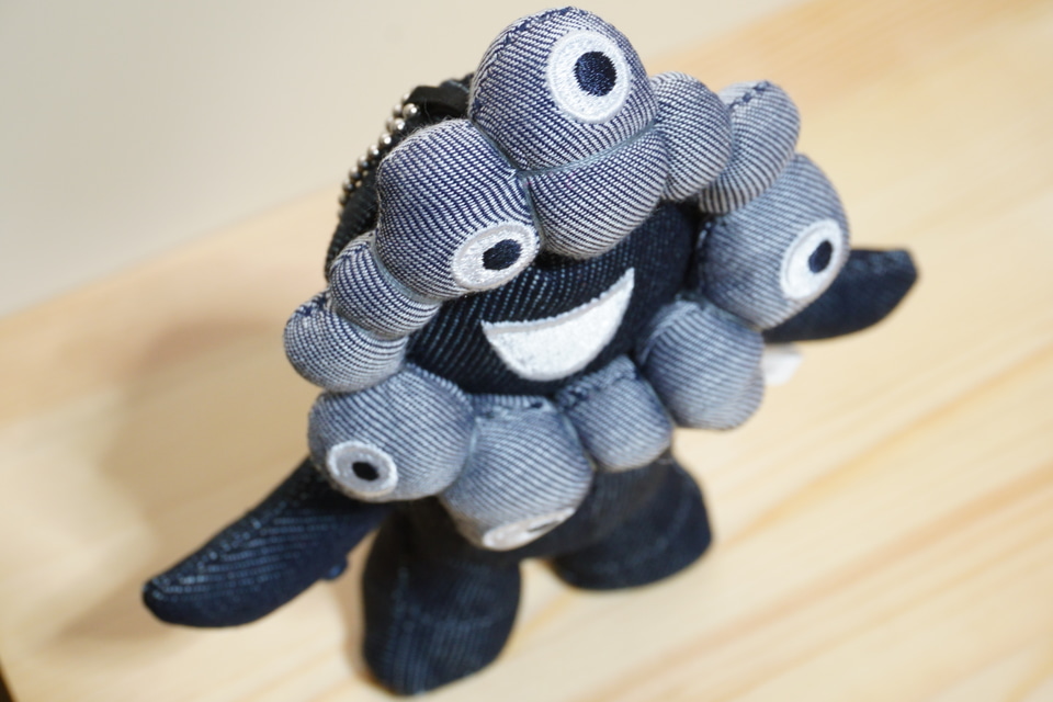 万博　さがらさ刺繍　ポーチ　ミャクミャク　ブルー 万博で買ったお気に入りミャクミャク！ EDWINデニムマスコット