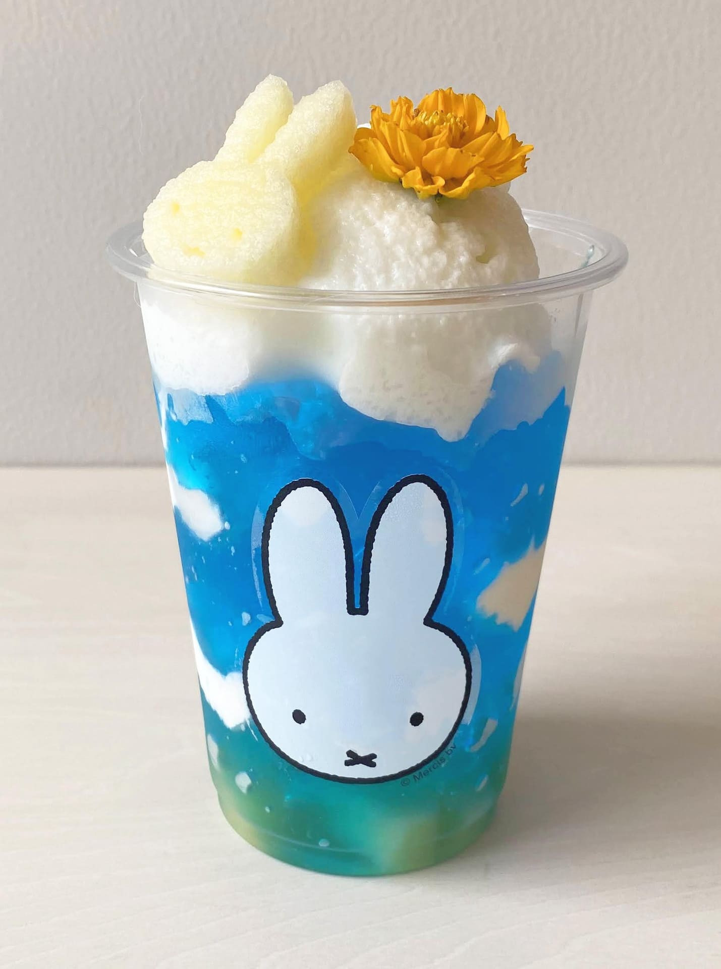 テイクアウト商品「ミッフィーの青空ゼリー」（900円）