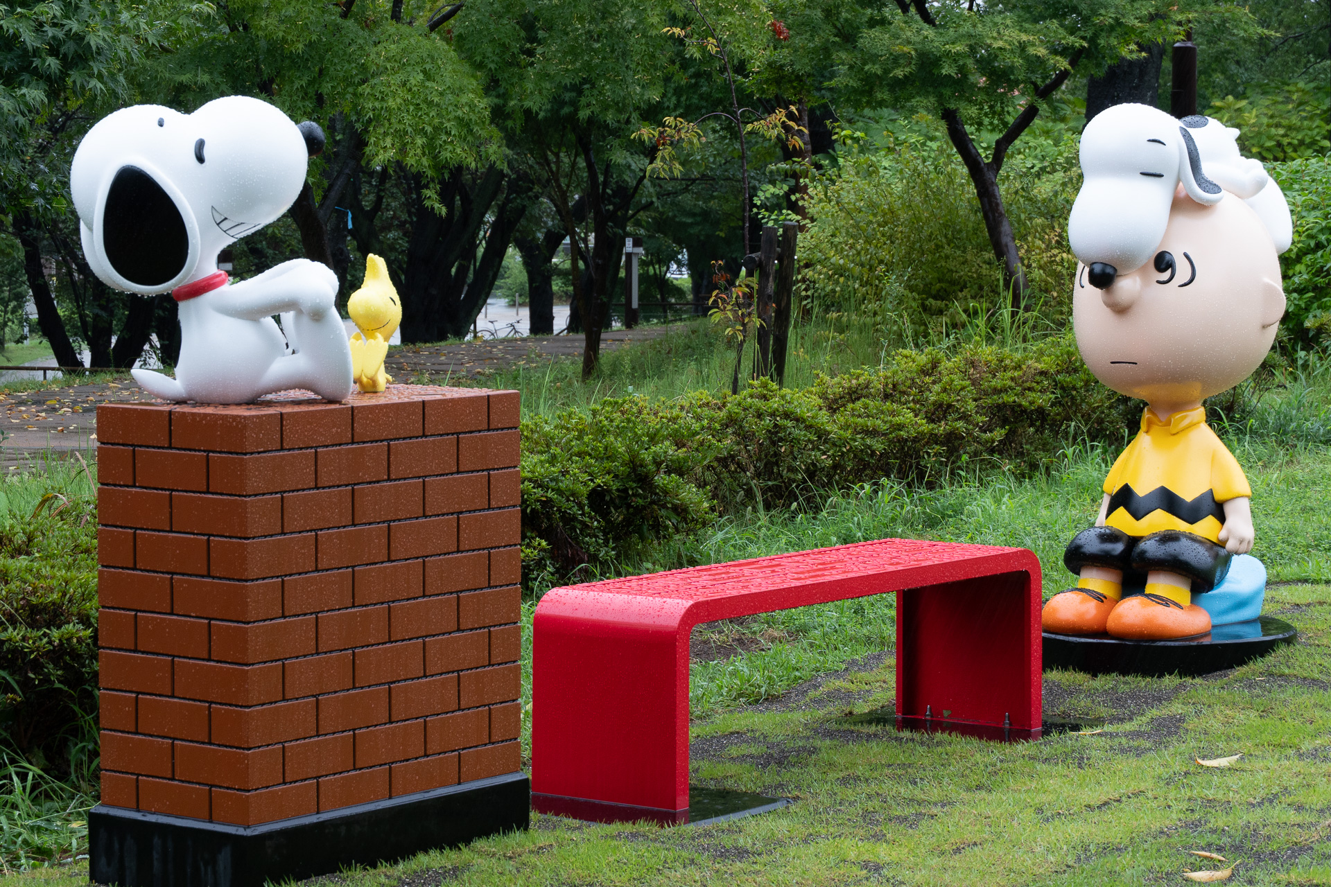 グランベリーパークに隣接する「鶴間公園」に新しいスタチューが2体登場している
