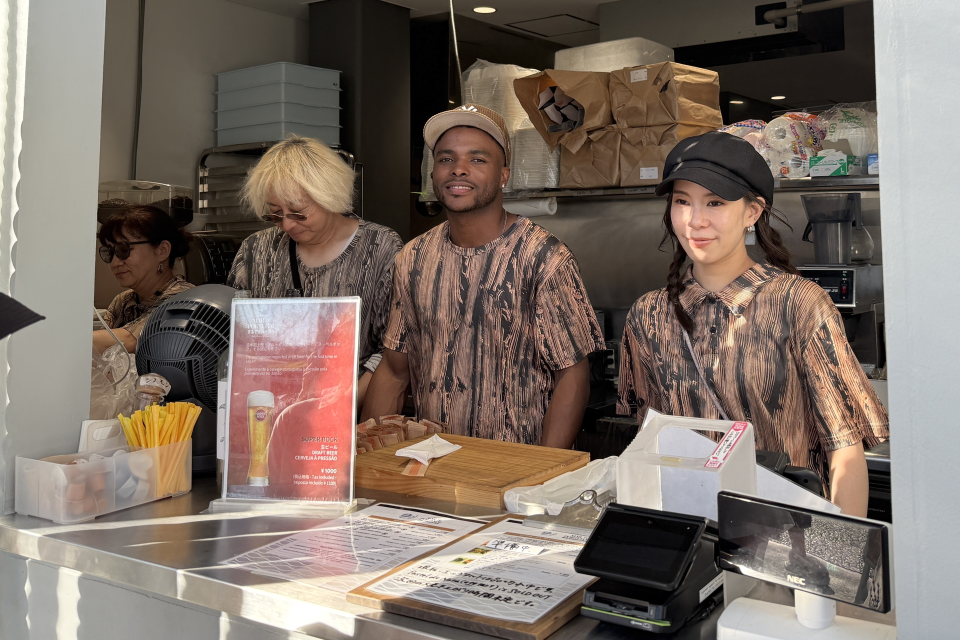 テイクアウト担当スタッフのみなさん