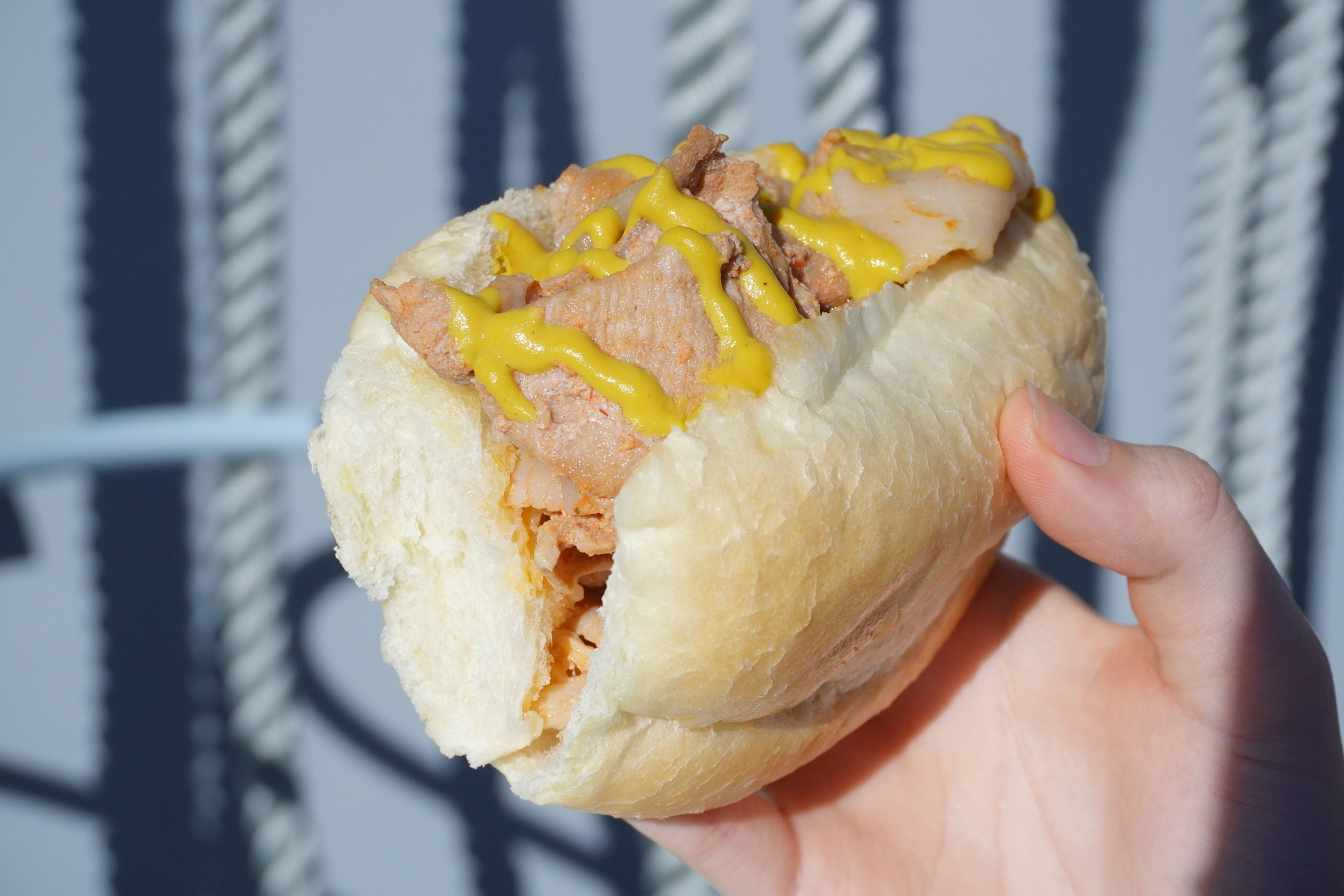 ずっしりボリュームのある豚肉サンドこと「ビファナ」