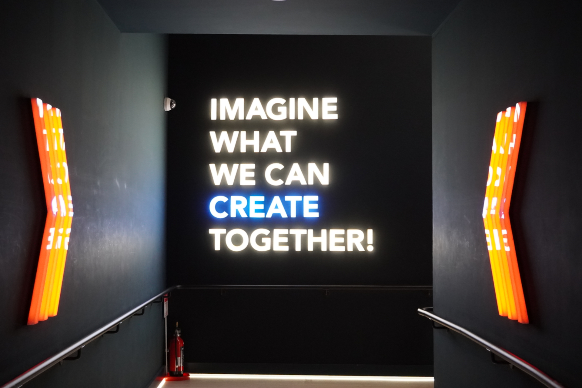 パビリオンのテーマは「共に創出できることを想像しよう」