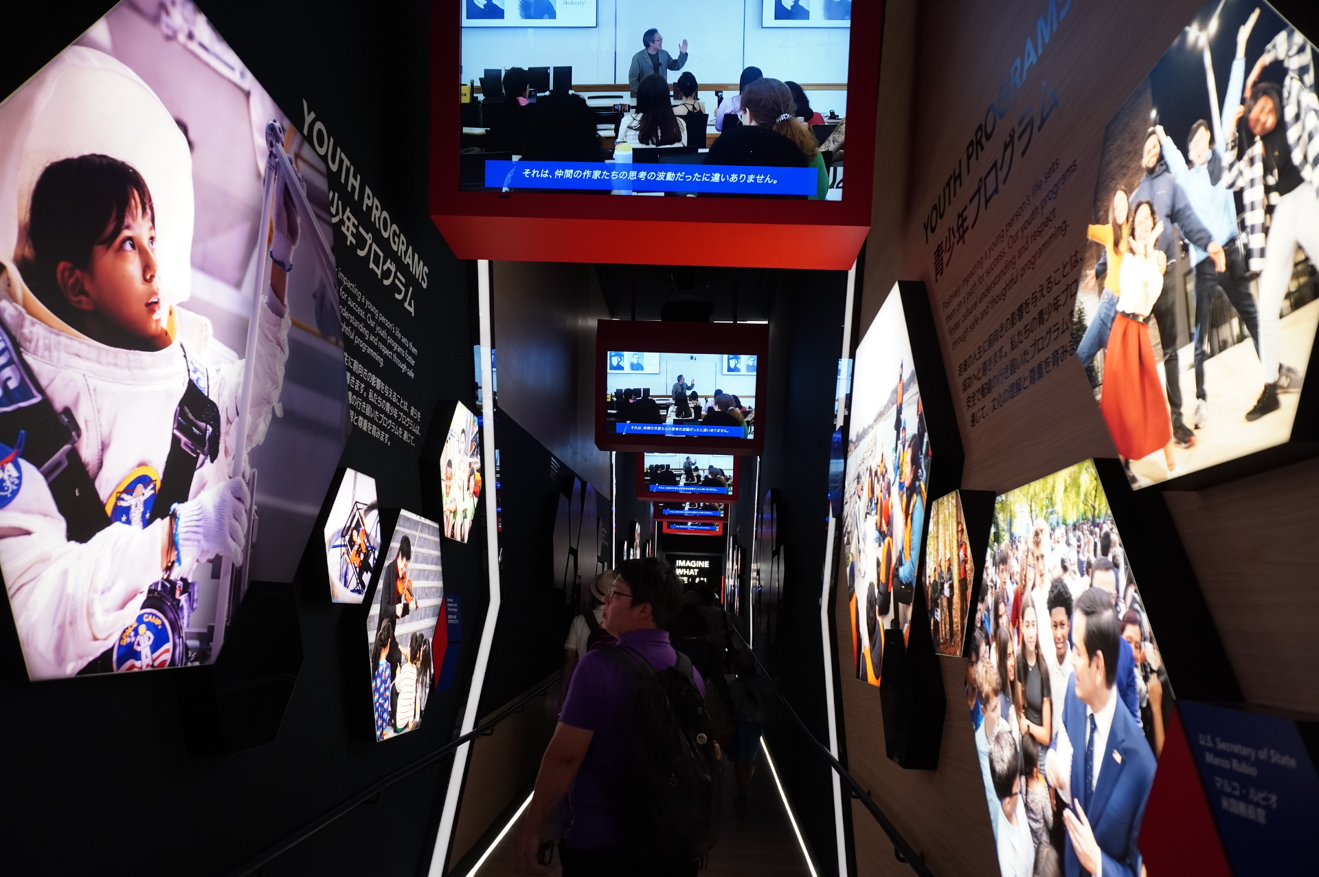 農業技術やナノテクノロジー、大陸の大自然や文化に触れる旅、教育文化、宇宙開発、起業家精神における米国のリーダーシップなど5つの展示で構成