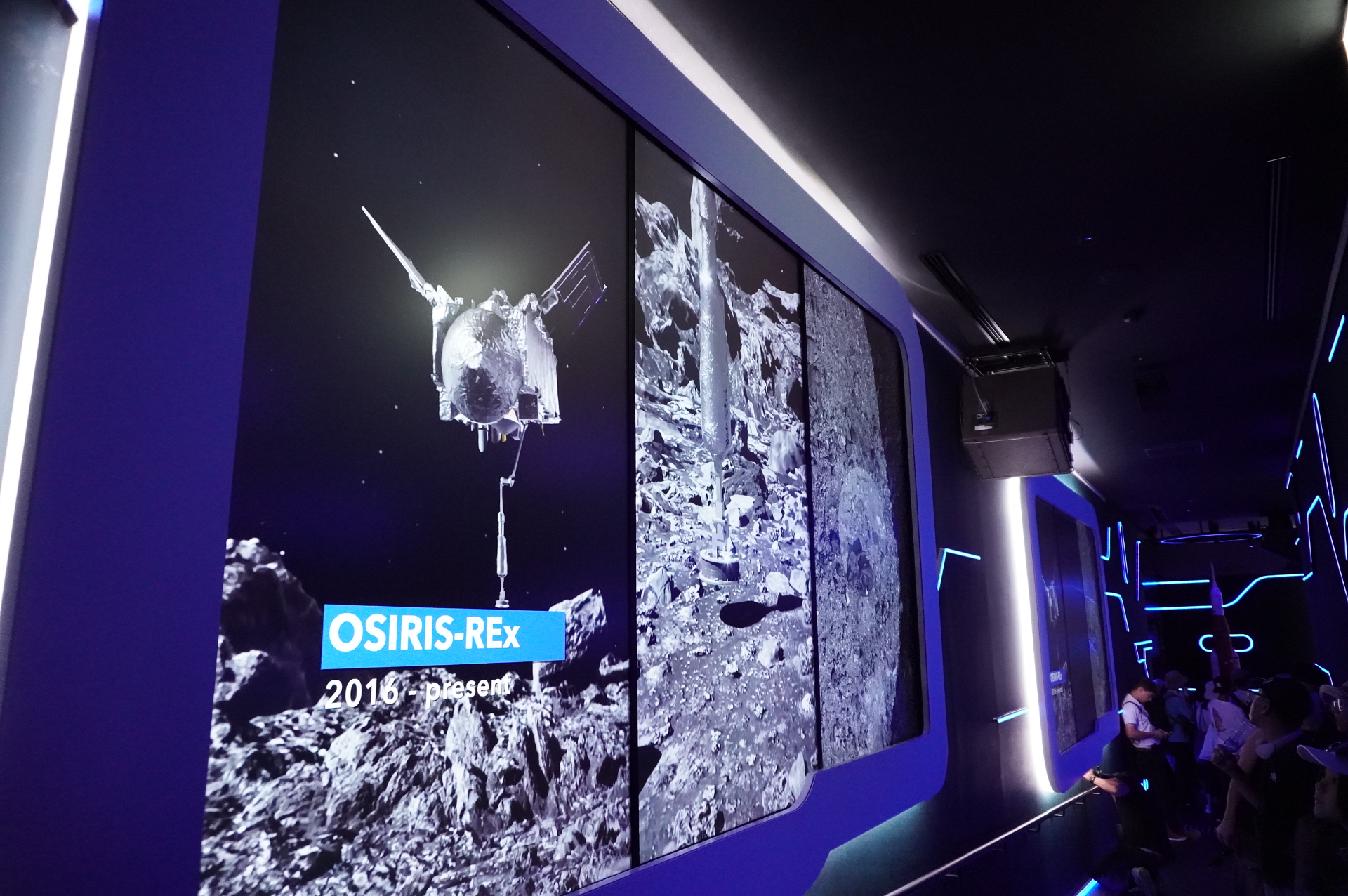 農業技術やナノテクノロジー、大陸の大自然や文化に触れる旅、教育文化、宇宙開発、起業家精神における米国のリーダーシップなど5つの展示で構成