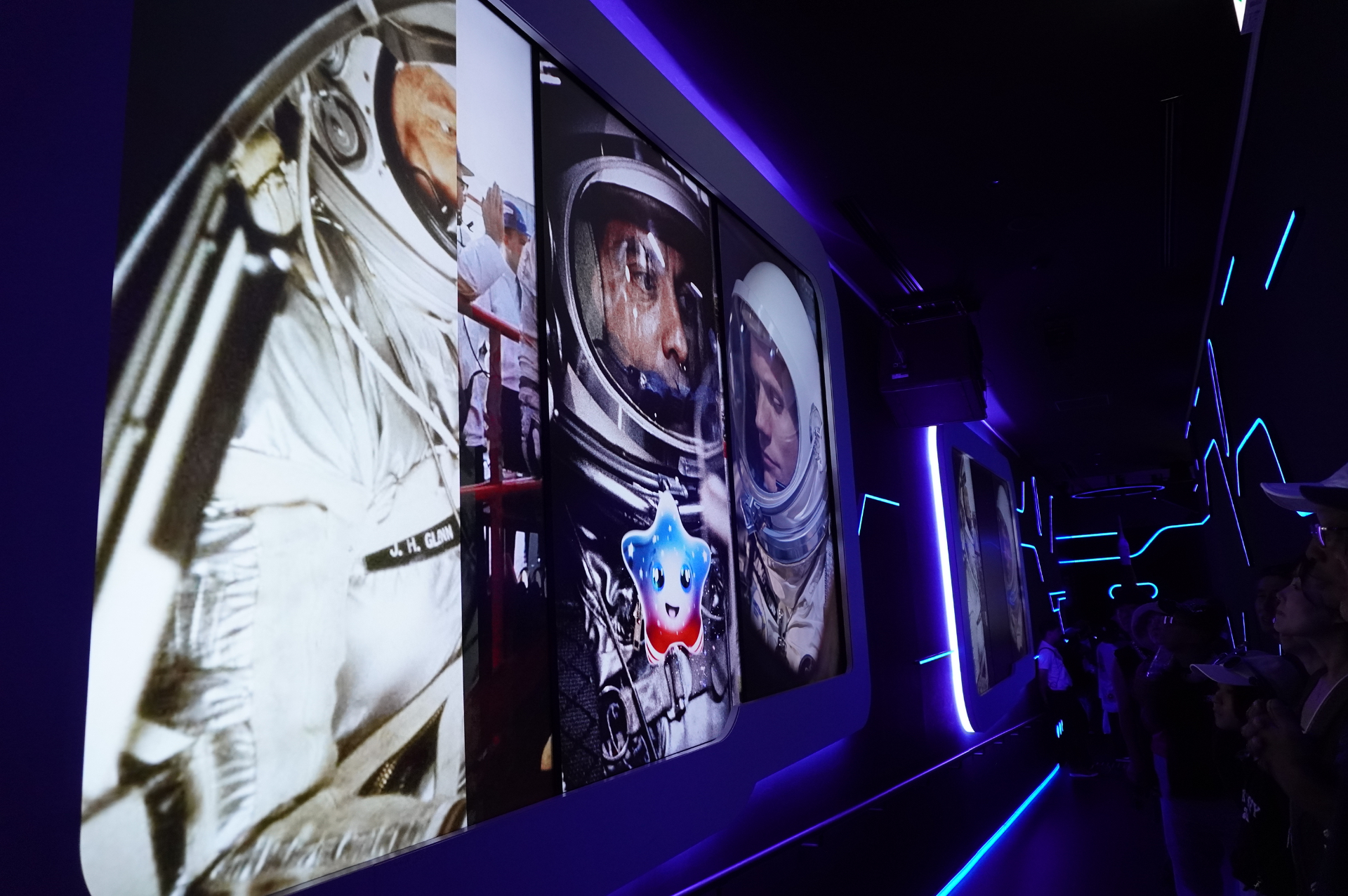 農業技術やナノテクノロジー、大陸の大自然や文化に触れる旅、教育文化、宇宙開発、起業家精神における米国のリーダーシップなど5つの展示で構成