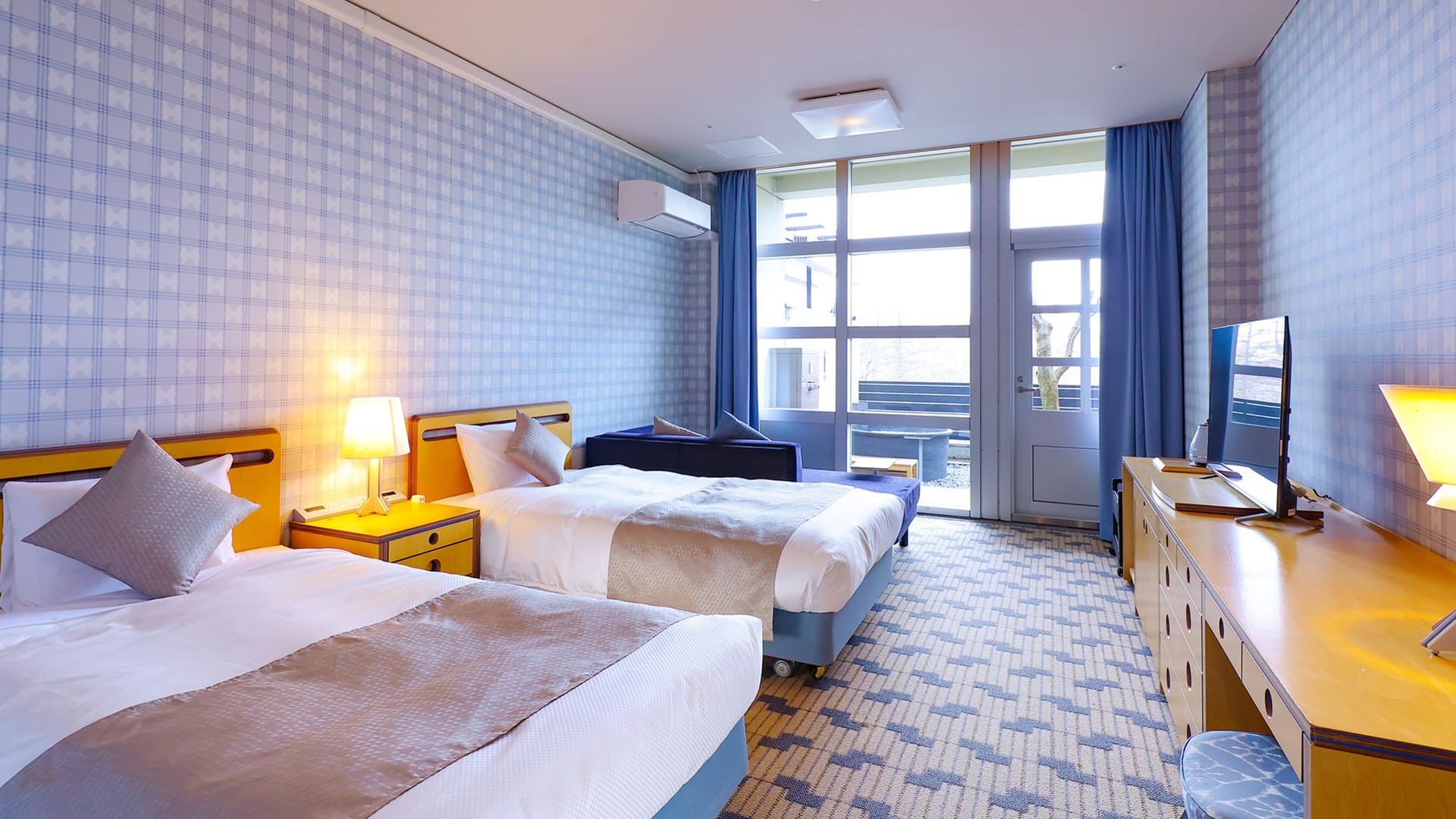 客室タイプはスイート露天風呂付ツイン（写真）、エコノミー和洋室、和室など