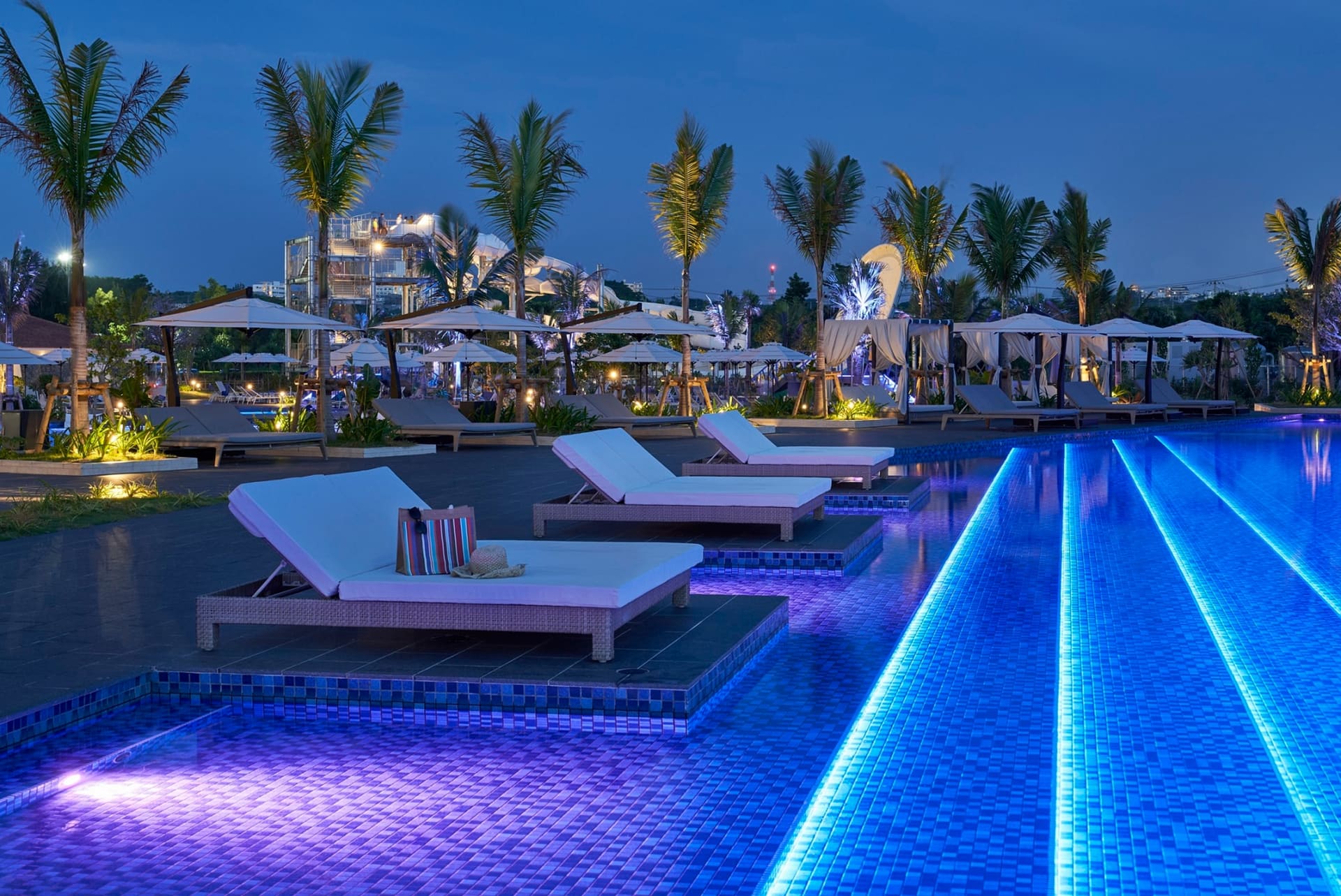 沖縄最大級のオールデイプールを併設