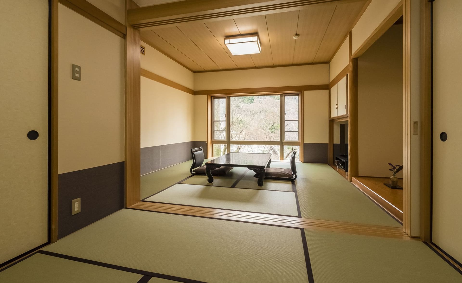 広々とした「総檜風呂付クイーンズルーム（和室）」