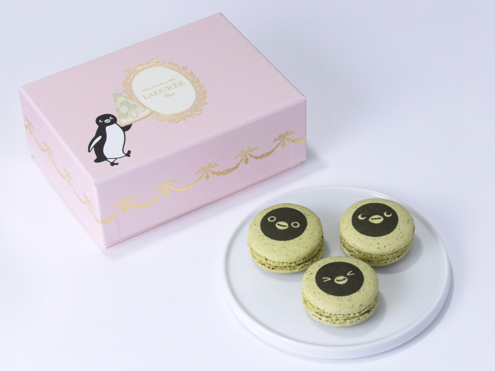 ラデュレの新作「マカロンボックス“Suicaのペンギン”」