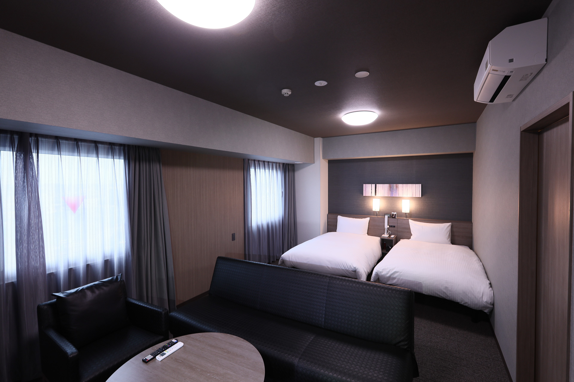 ホテルルートイン下妻が開業した。写真はデラックスルーム