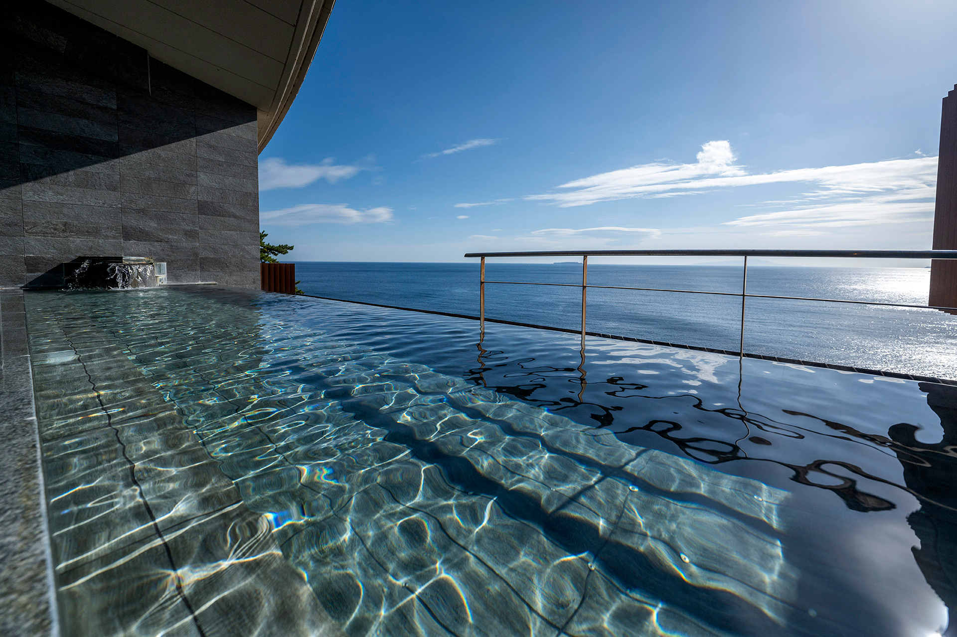 インフィニティ露天風呂が名物の温泉大浴場「スパリウムニシキ」