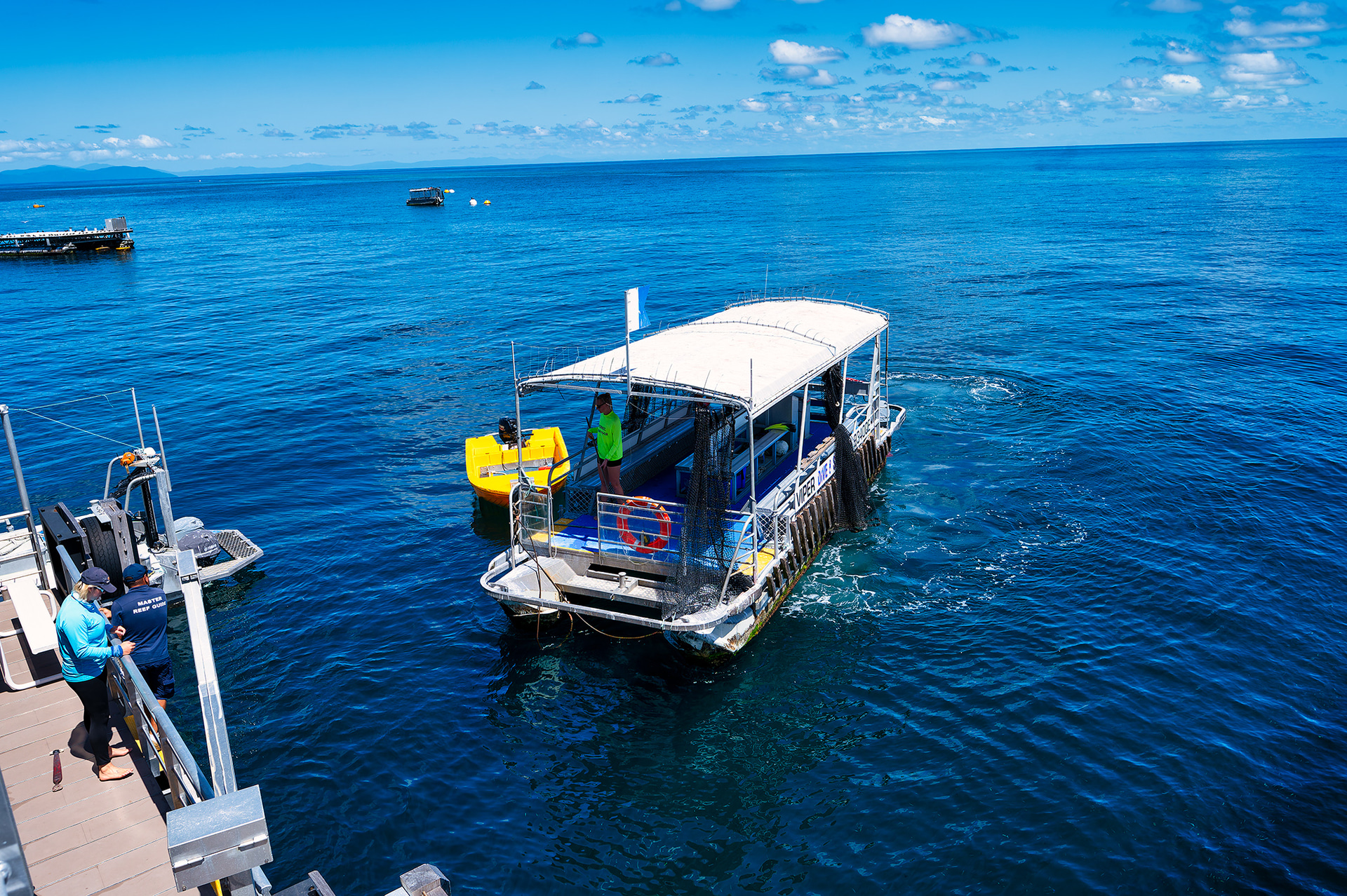 グラス・ボトム・ボートで見るサンゴは見事。魚もたくさん泳いでいた