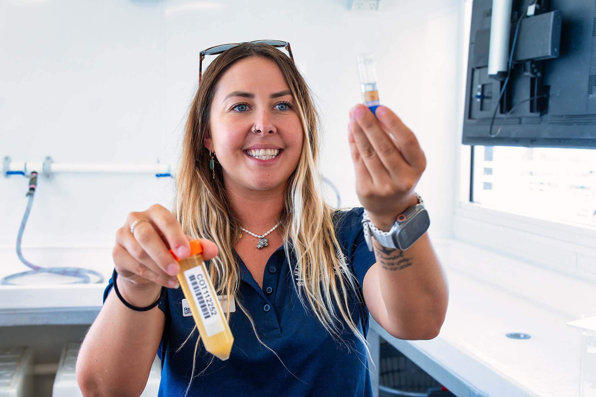 オニヒトデの子供やプランクトンのサンプルなど日々観察や研究を重ねている