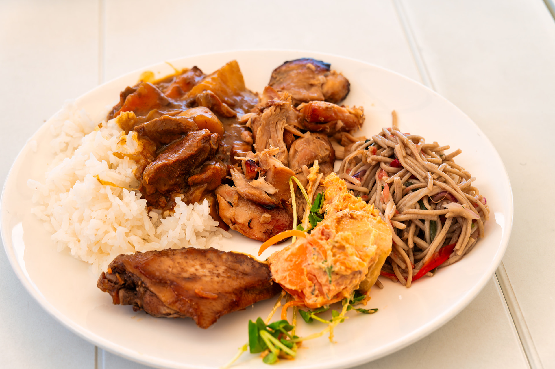 リーフマジック グレートバリアリーフツアーのランチはポンツーンにて。きれいな海を見ながらの至福のとき