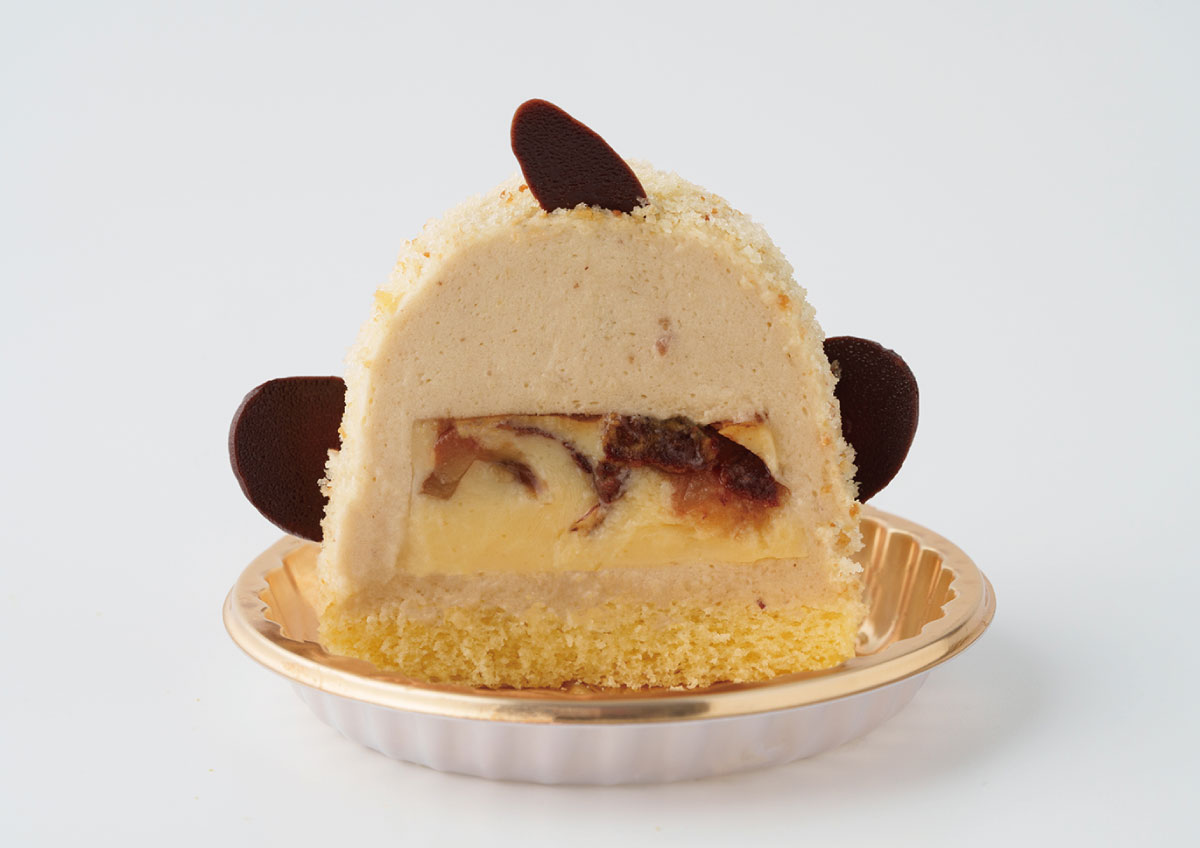 栗ぴよりんの断面。ごろっと栗入り濃厚プリンを栗味のババロアで包む