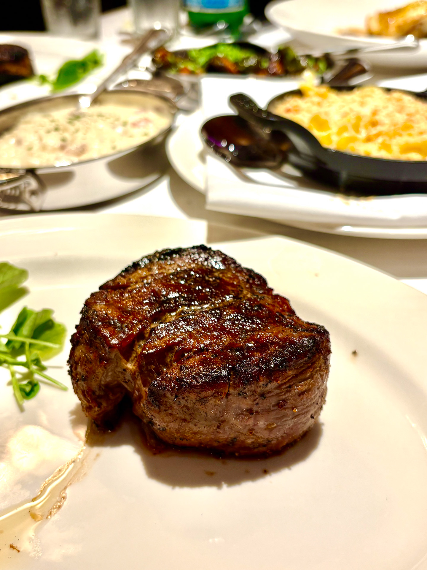 フィレ・ミニヨン、ワイルドマシュルーム、フィグエッセンスを添えて（75ドル）