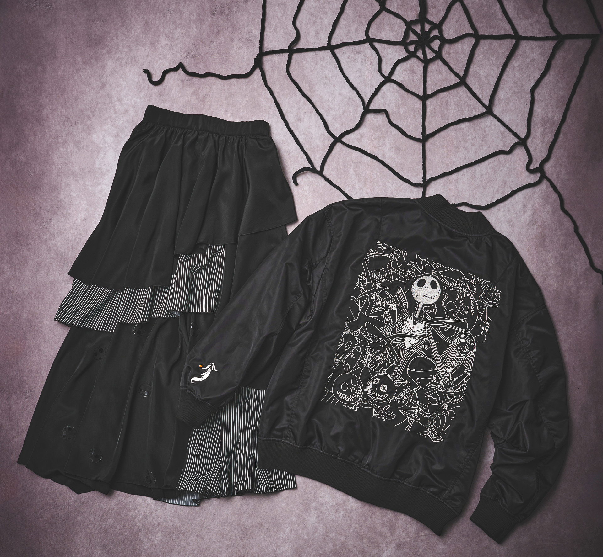 映画の世界の雰囲気そのままのアパレルも登場