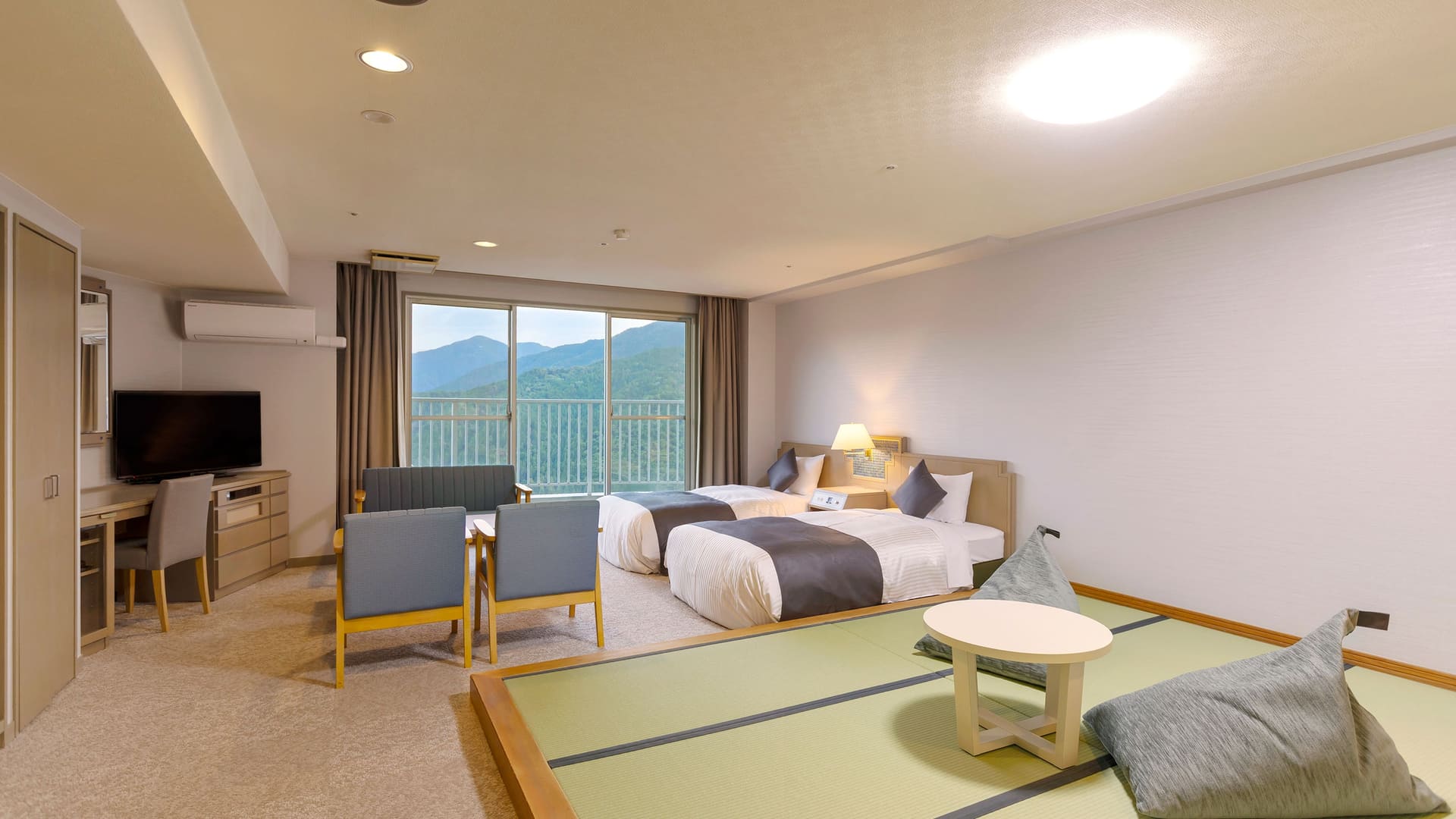 客室一例（スタンダード和洋室ツイン8畳高層階）