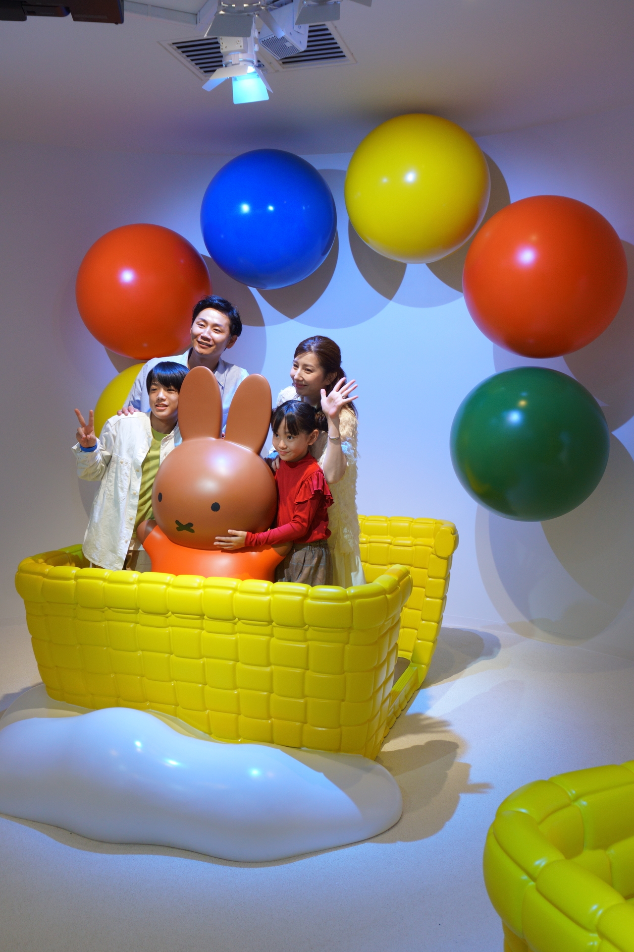 9. イラスト作品。前半はグループごとに写真撮影を楽しもう