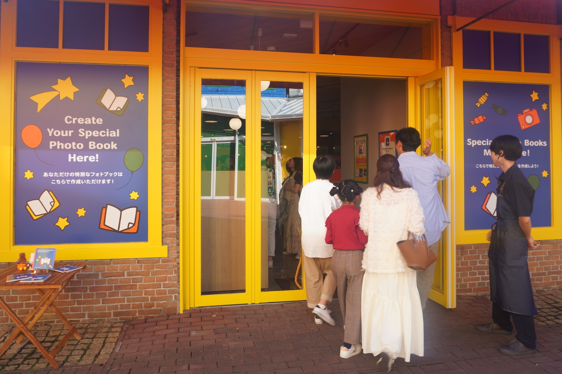 フォトブックの注文は向かいのショップ「ルーベンス・マルシェ」で受け付ける