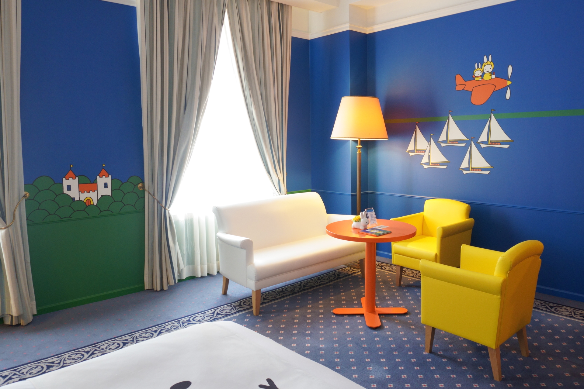 ハウステンボスのオフィシャルホテル「ホテルアムステルダム」では、ミッフィールーム（全23室）を展開中。写真は「アンクルパイロットのフライトアドベンチャー」をイメージした客室（全3室）