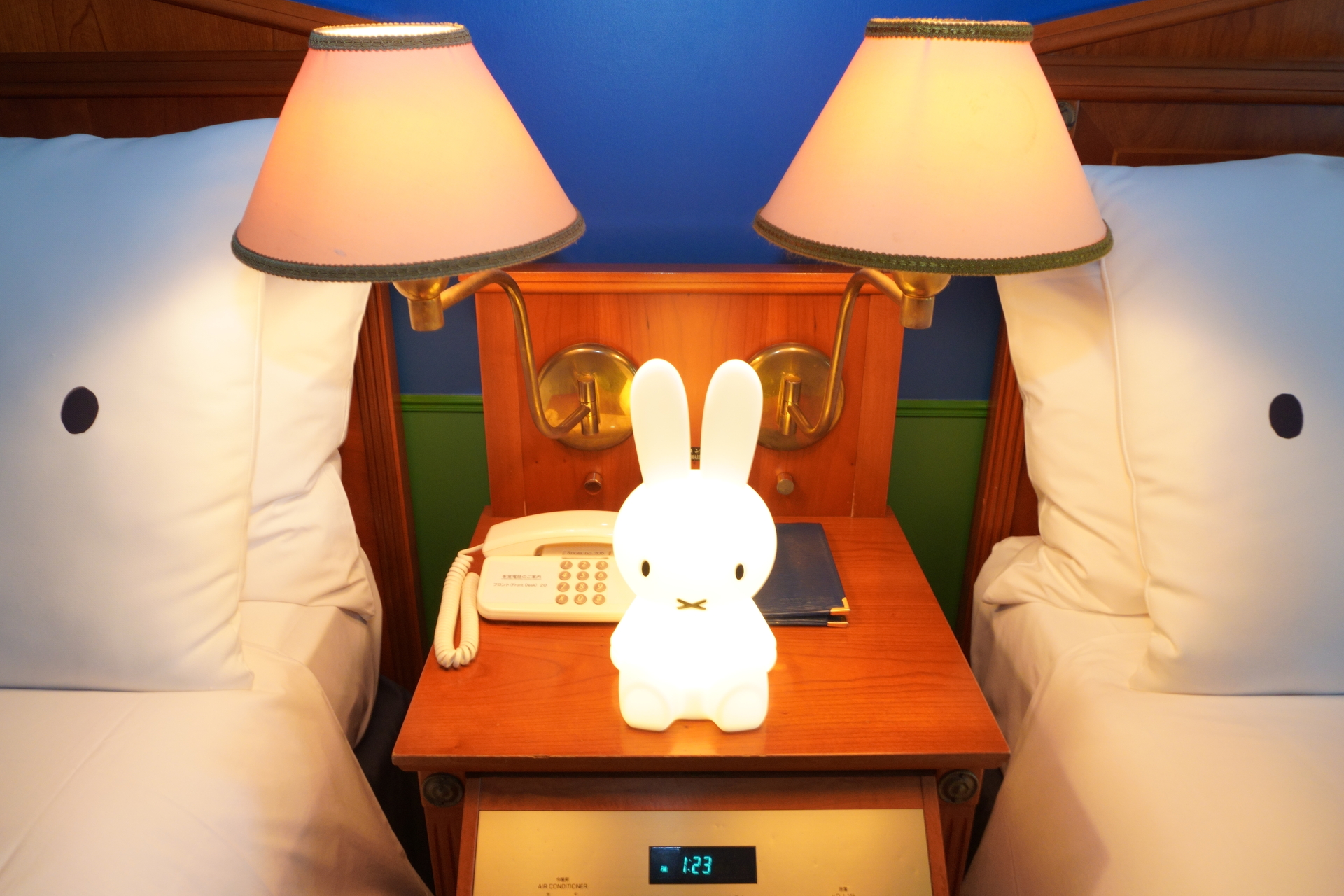 ハウステンボスのオフィシャルホテル「ホテルアムステルダム」では、ミッフィールーム（全23室）を展開中。写真は「アンクルパイロットのフライトアドベンチャー」をイメージした客室（全3室）