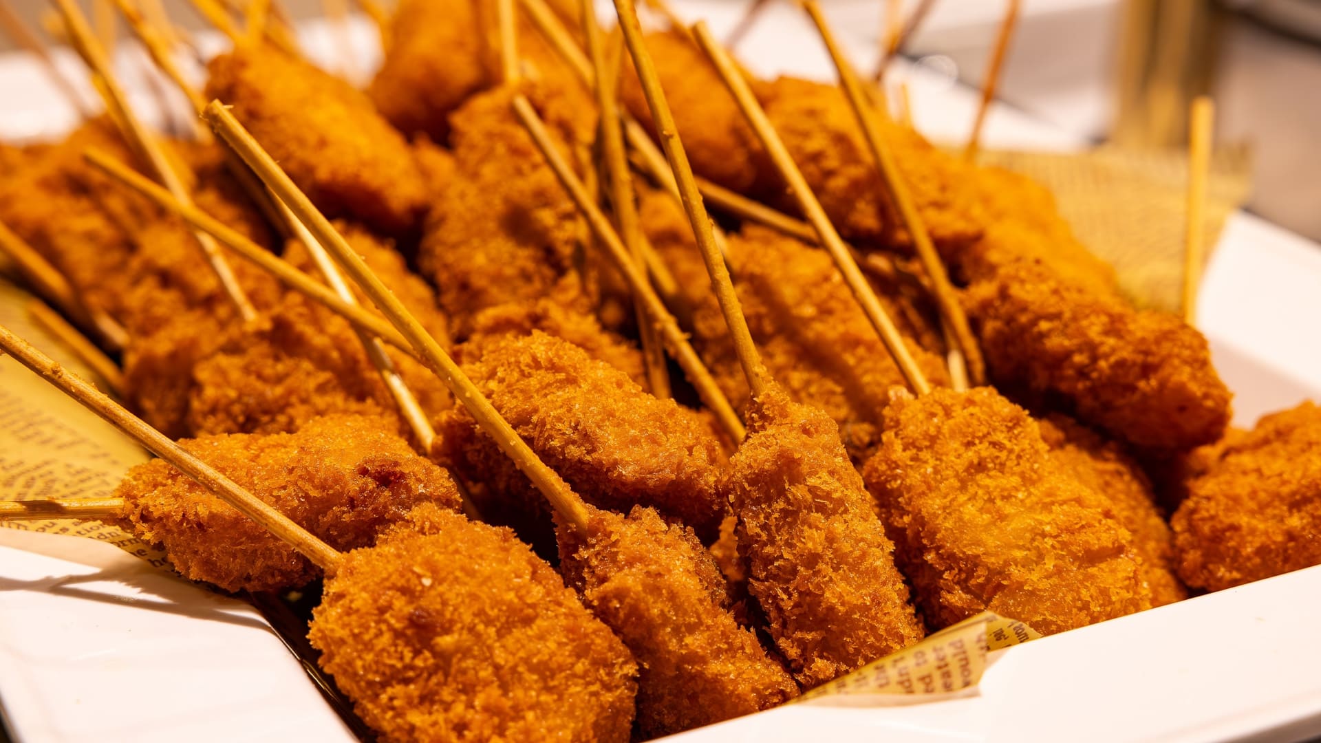 朝食（通常）付きプランのビュッフェ。大阪グルメも楽しめる