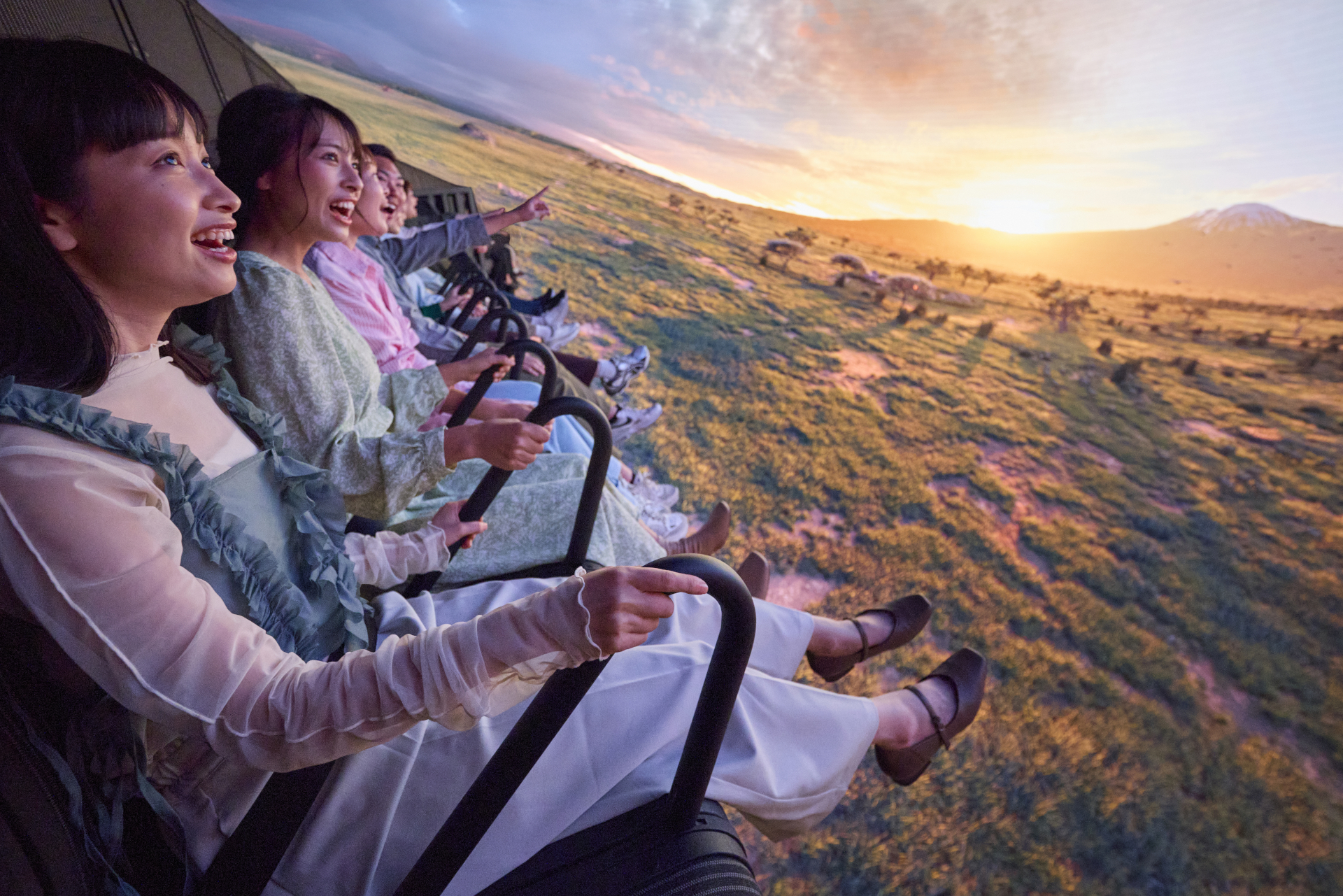 スクリーンには8454万個のLEDを使用し、解像度はフルHDの約19倍とのこと。映画館のスクリーンよりも暗い部分がしっかりと黒く、空や海など光が当たっている部分はキラキラと明るく、映像にメリハリがある（画像提供：ハウステンボス）