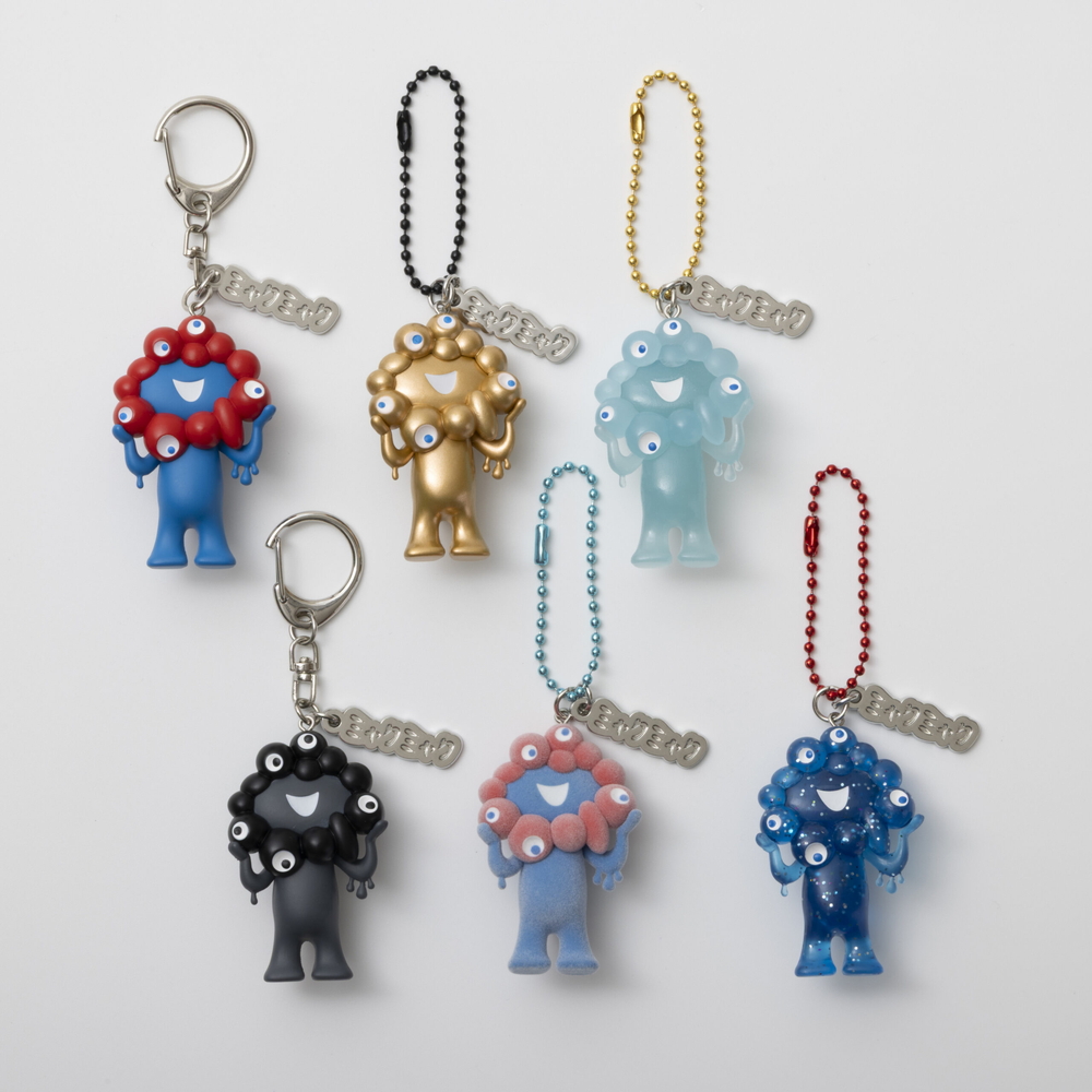 ミャクミャクの立体キーホルダー＆ボールチェーンに新色「黒」が登場