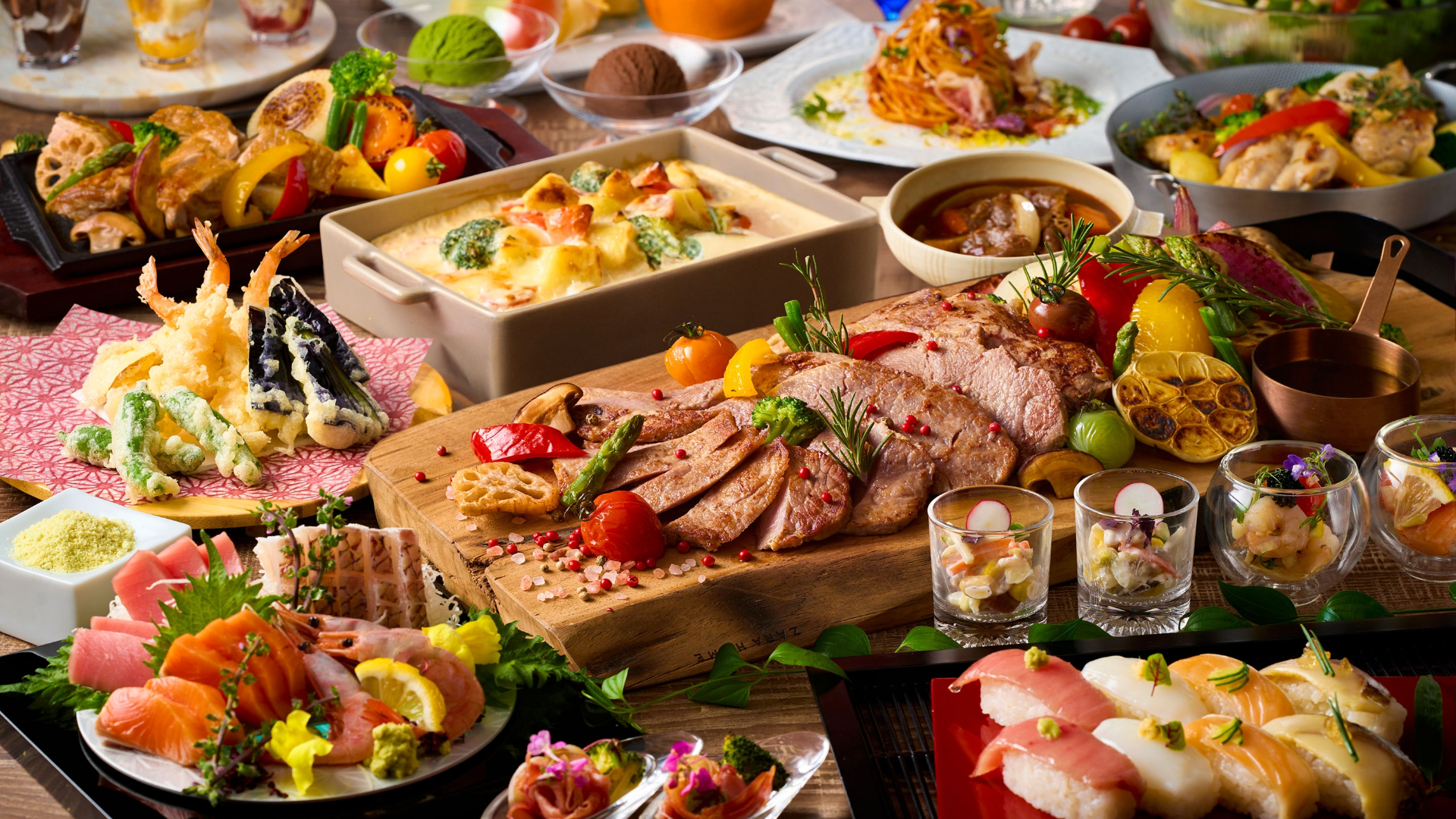 夕食バイキングでは、お寿司やローストビーフ、伊豆のご当地グルメなど食べ放題