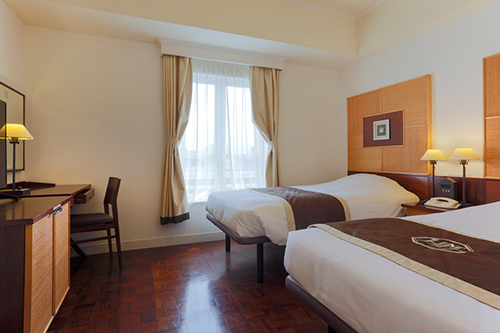 宿泊先は「ホテルモントレ銀座」。洋室タイプの部屋に泊まり、朝食も付く