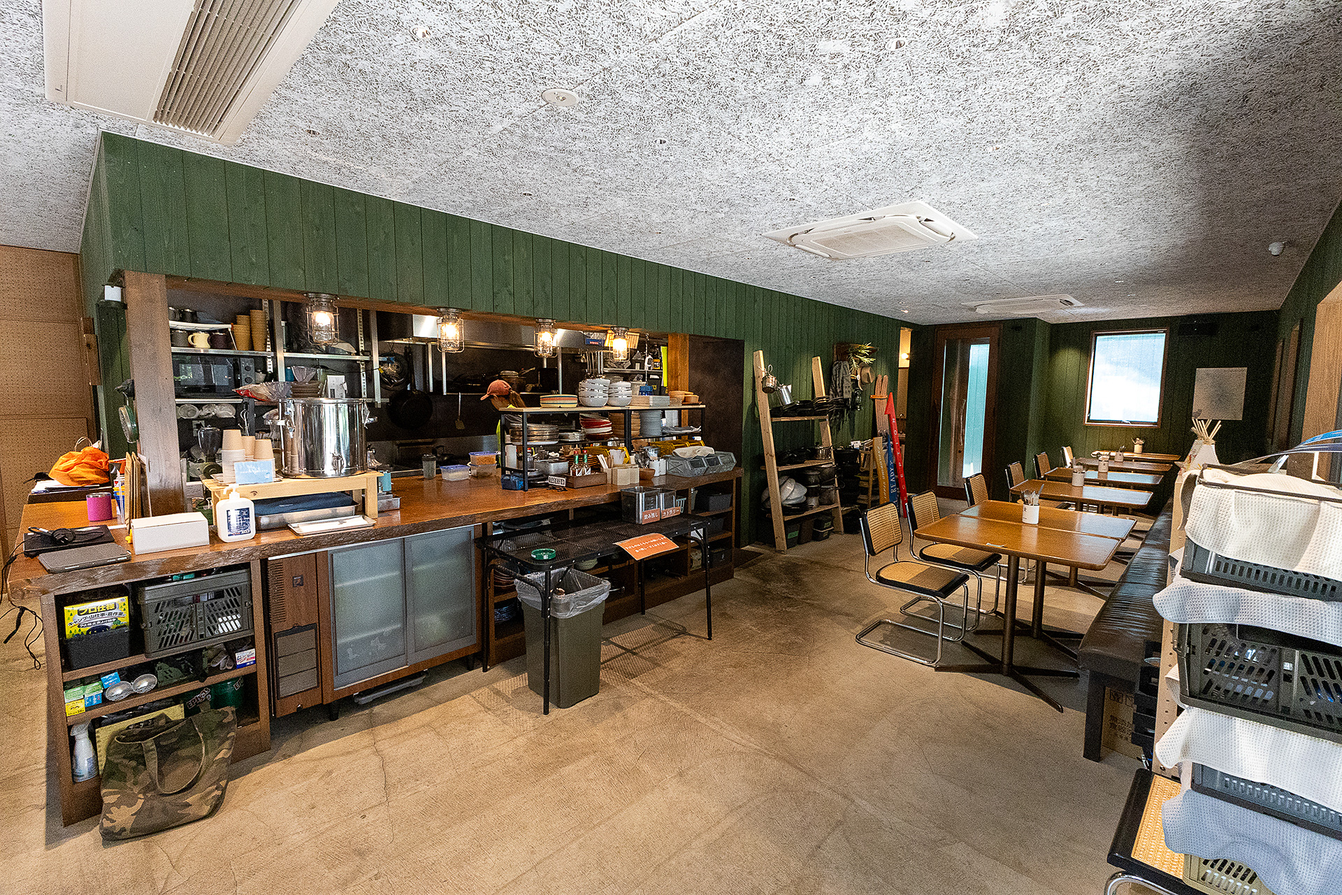 センターハウス内にはカフェもある。食事にも自信を持っていて地元の食材を使うメニューを揃える