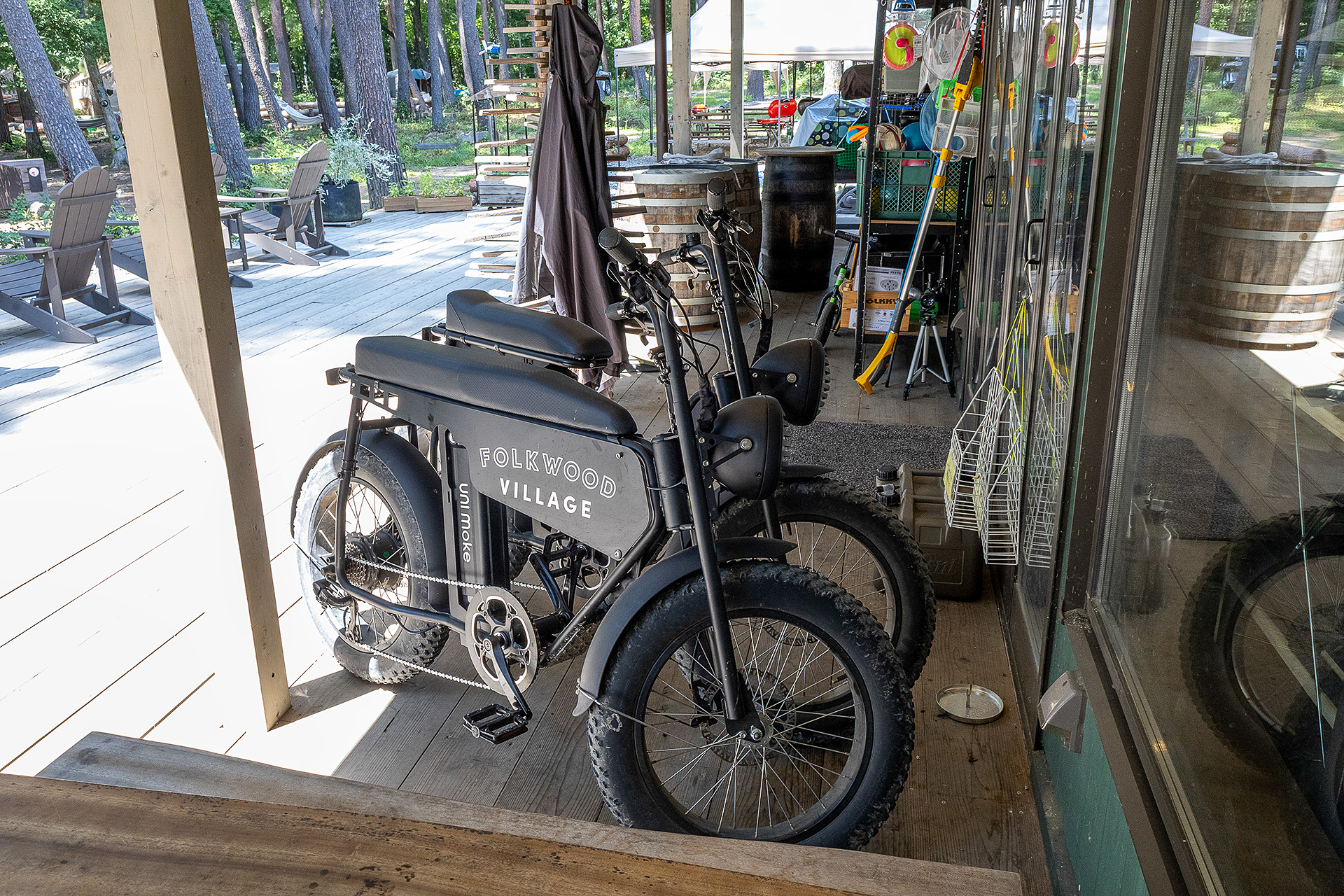 電動アシスト自転車のレンタルもあった。コンビニや道の駅も近くにあるので、これを使えば買い物も便利だ