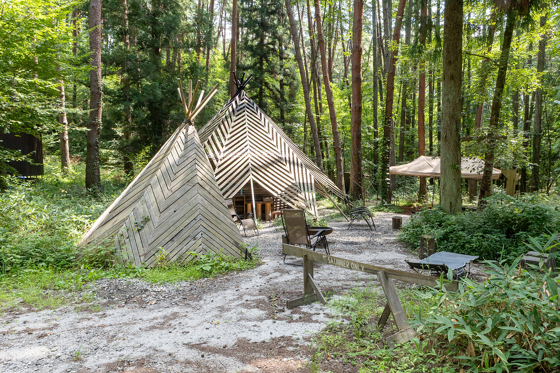 こちらはパブリック用のサウナ。男女混合で水着着用。予約が必要だ