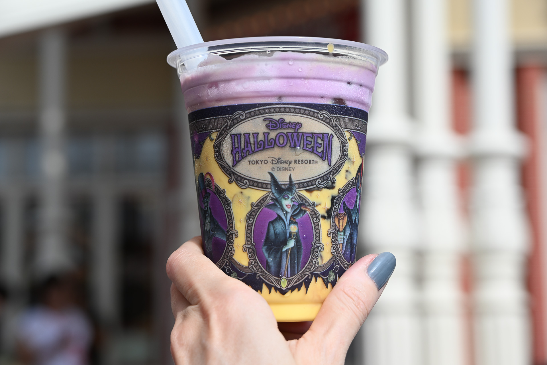 カップもヴィランズデザインだ