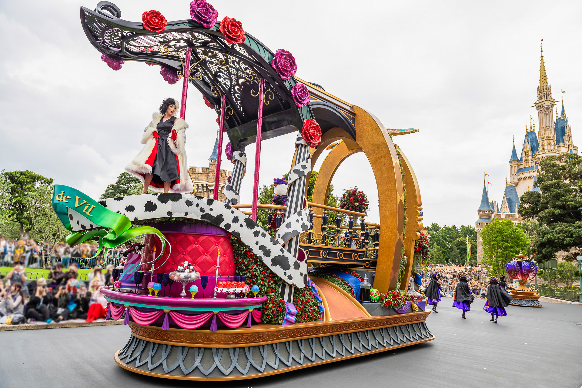 「101わんちゃん」のクルエラ・ド・ビルも高笑い