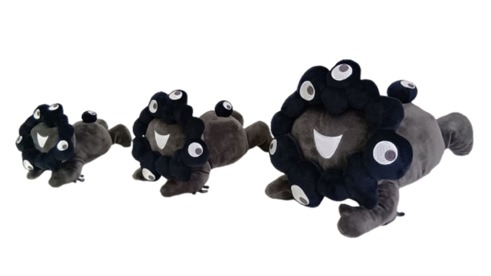 黒ミャクミャクぬいぐるみ、万博会場内ストア限定で新登場
