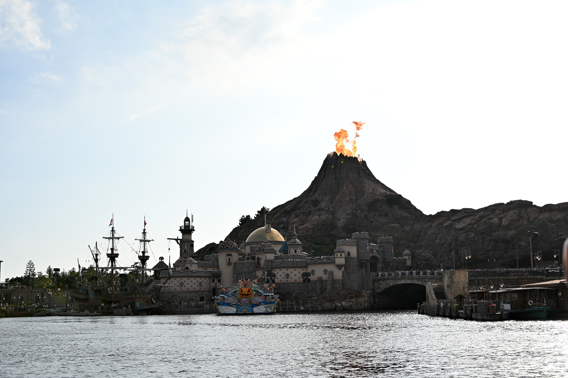 グリーティングの途中では突如プロメテウス火山が大噴火することも!?