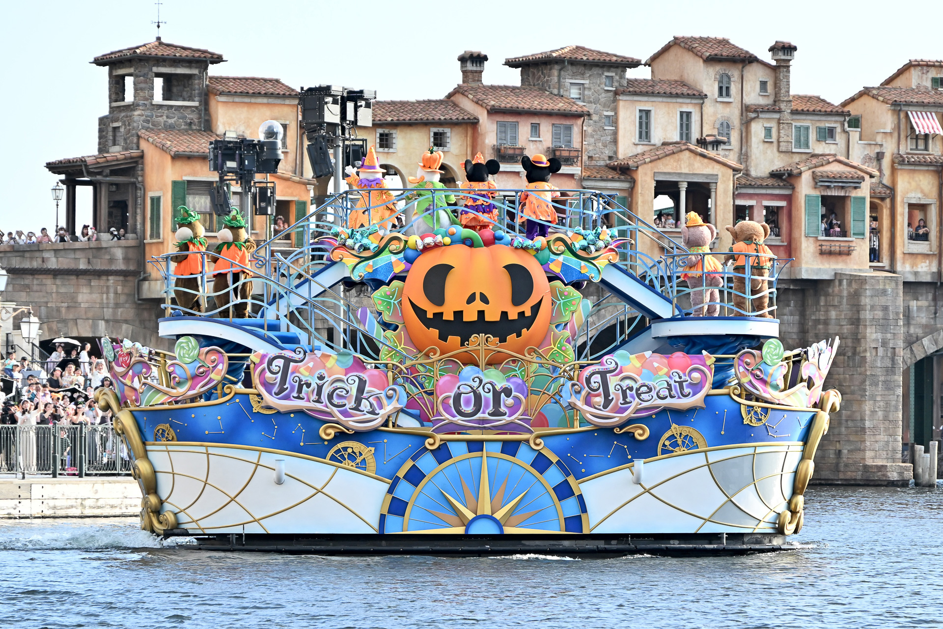 各エリアを向いてくれるのもうれしい。なお今回のプレビュー公演は高気温のためスペシャルバージョンでの開催となった