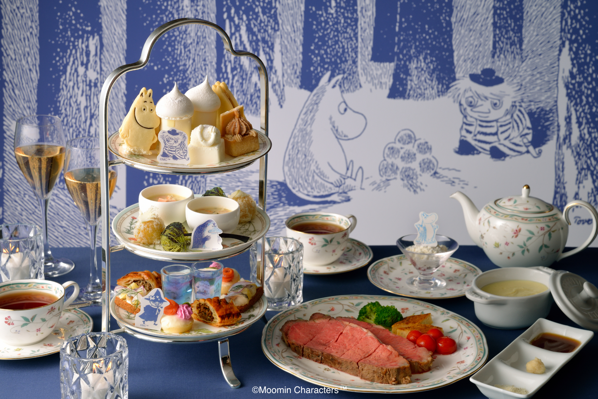 18時からの「イブニングハイティー」。グラスシャンパンやシェフ特製ローストビーフなどが付く