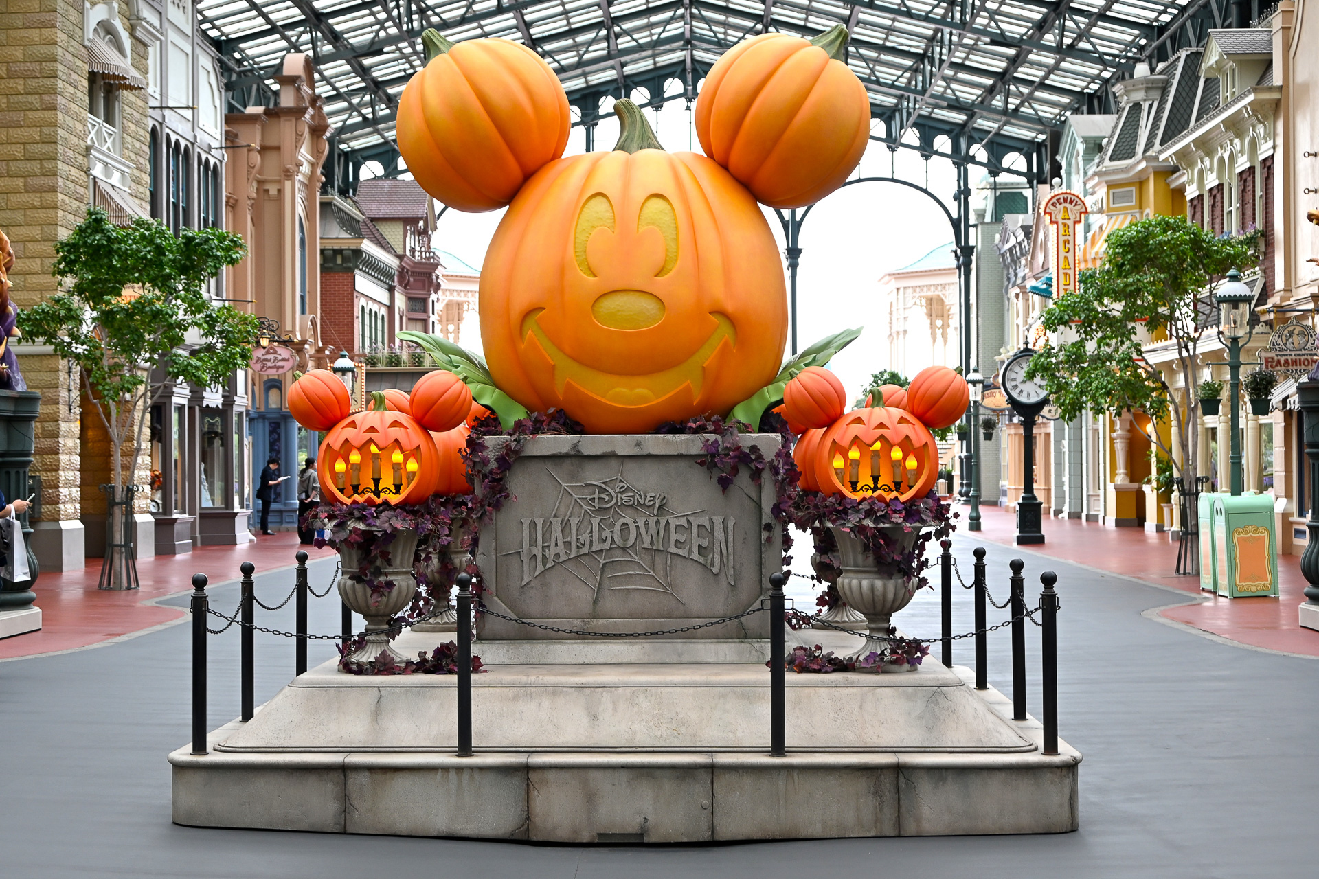 ワールドバザールにはおなじみ巨大カボチャが登場中